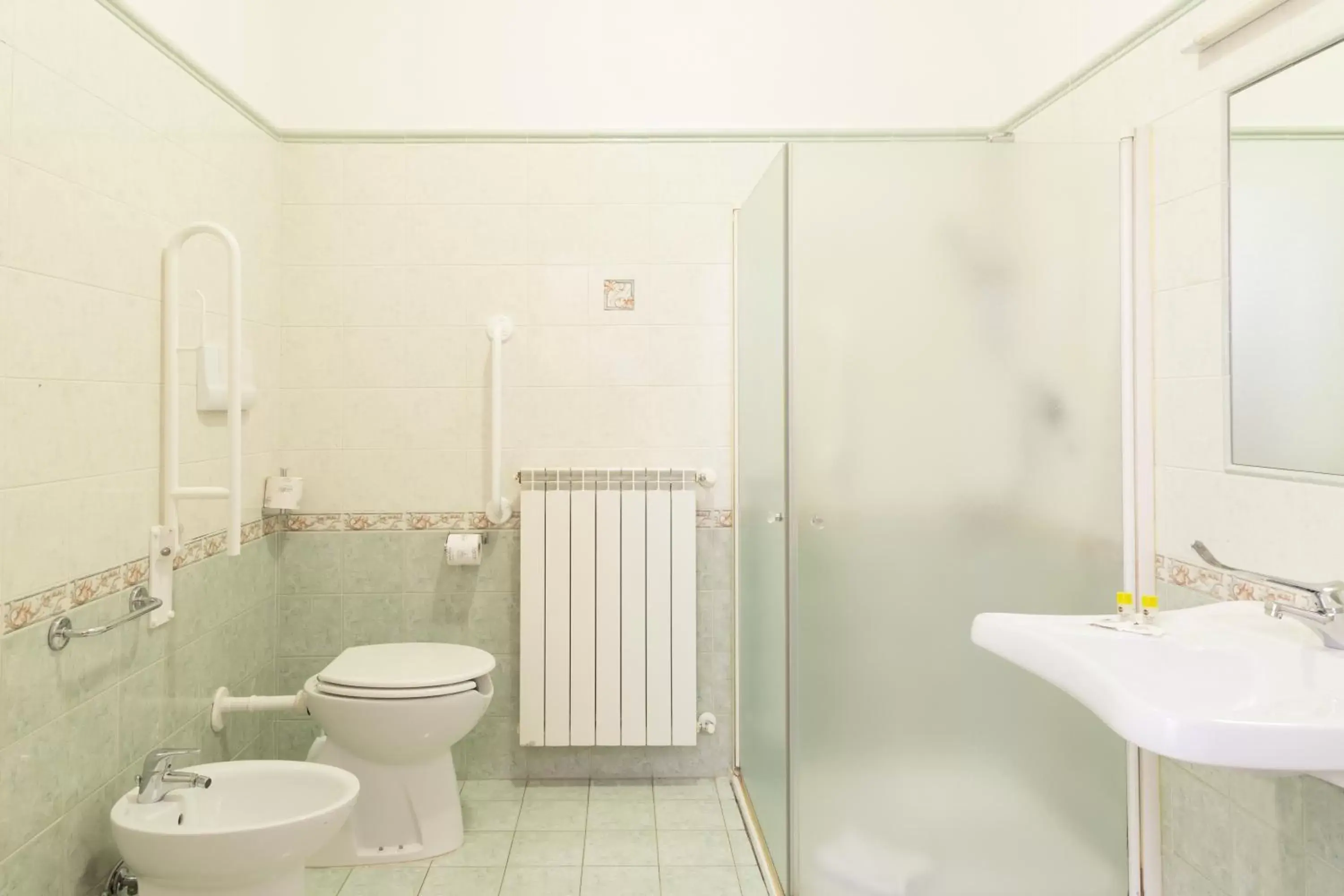 Shower, Bathroom in B&B Hotel Pescara