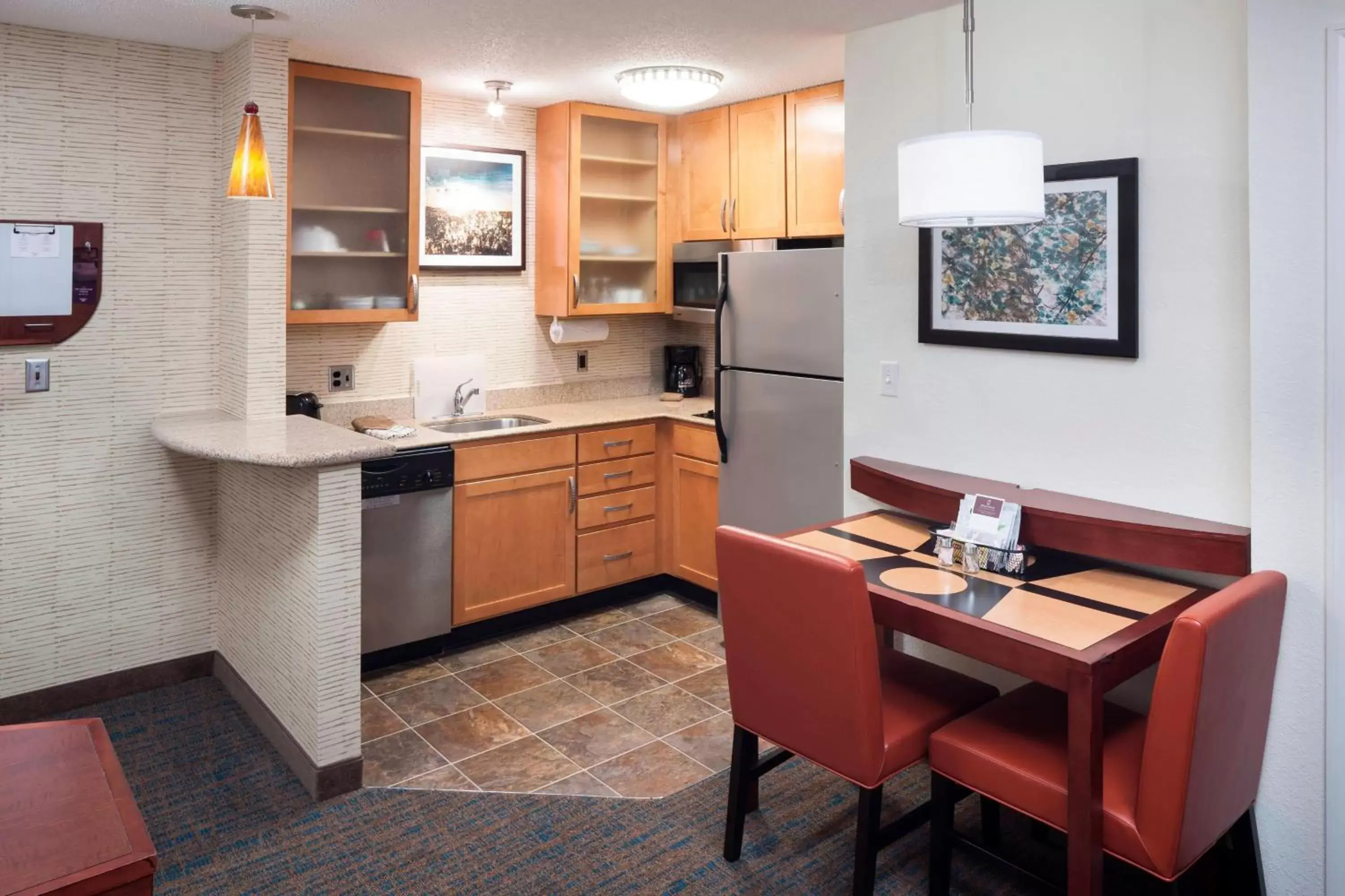 Bedroom, Kitchen/Kitchenette in Residence Inn Dothan