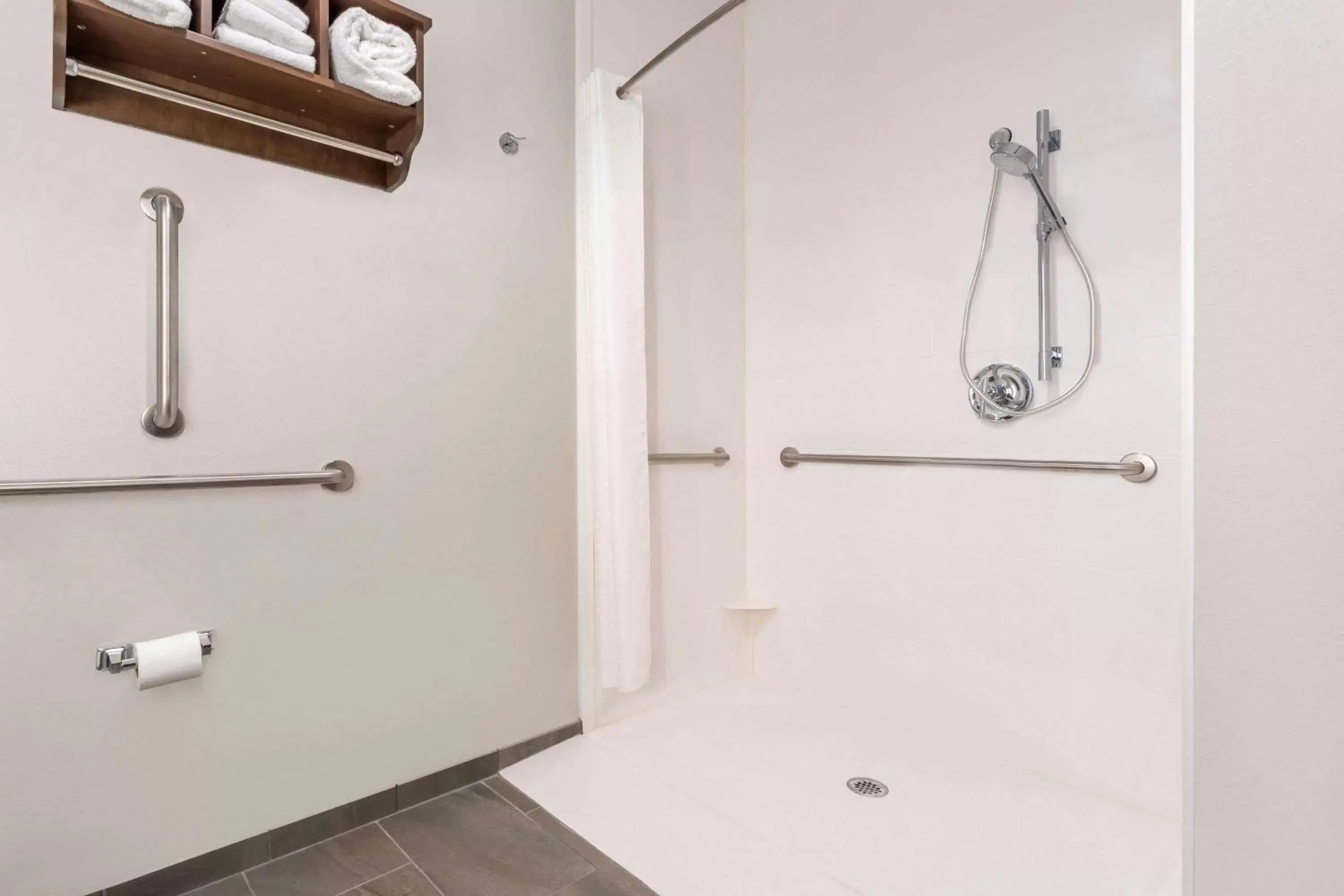 Shower, Bathroom in La Quinta Inn and Suites by Wyndham Bloomington