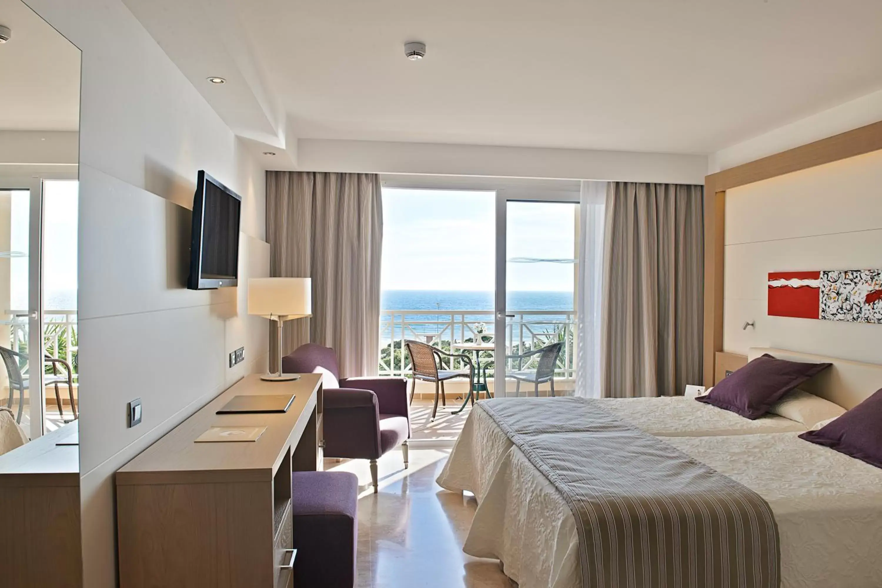 Bed in Hipotels Playa La Barrosa - Adults Only Bed in Hipotels Playa La Barrosa - Adults Only