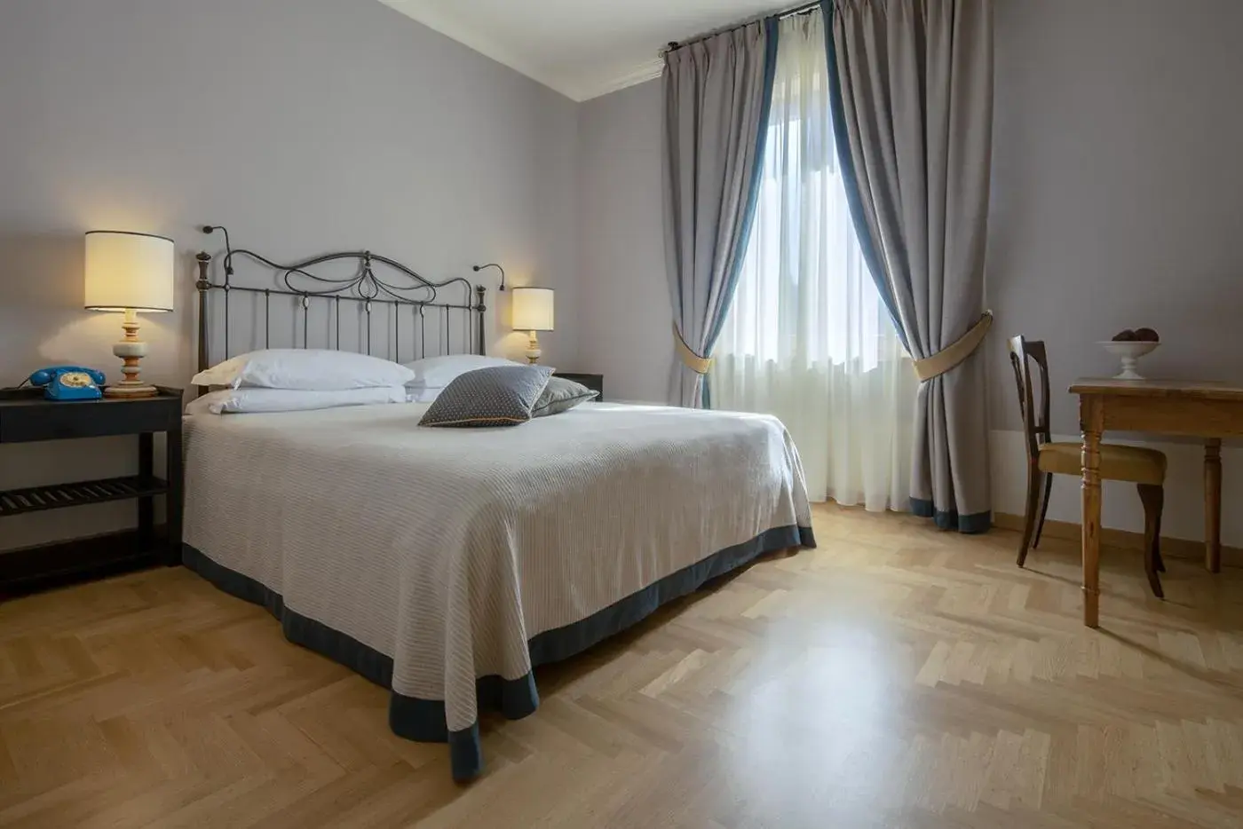 Bed in Albergo Posta Marcucci