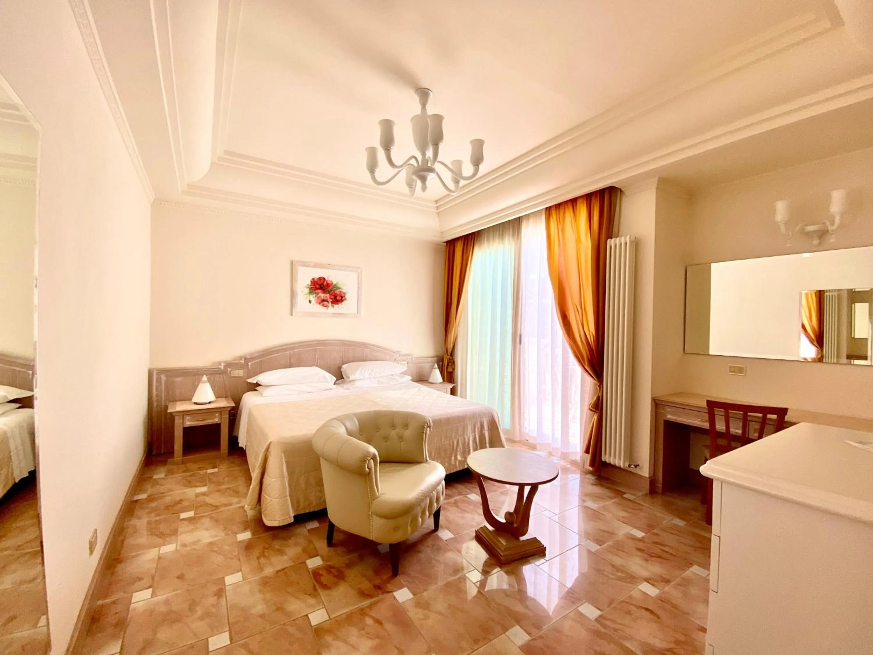 Shower, Bed in Hotel Aurelia