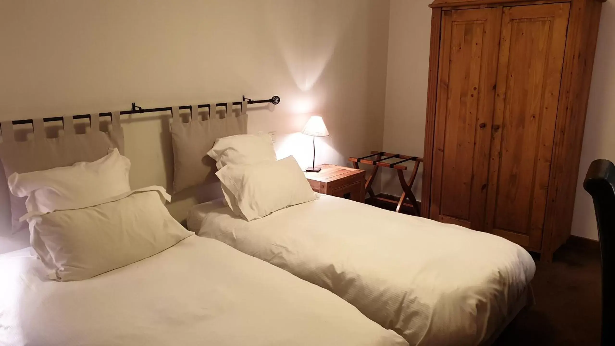 Photo of the whole room, Bed in Auberge de Savoie