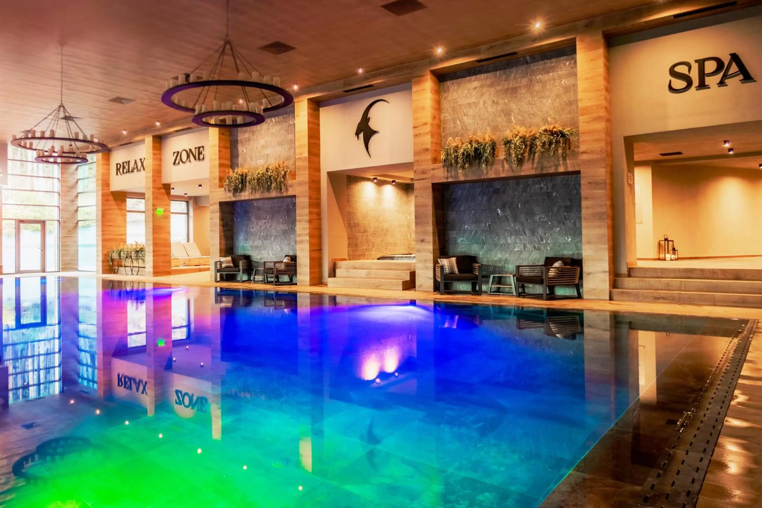 Swimming pool in Kashmir Wellness & SPA Hotel Adults Only