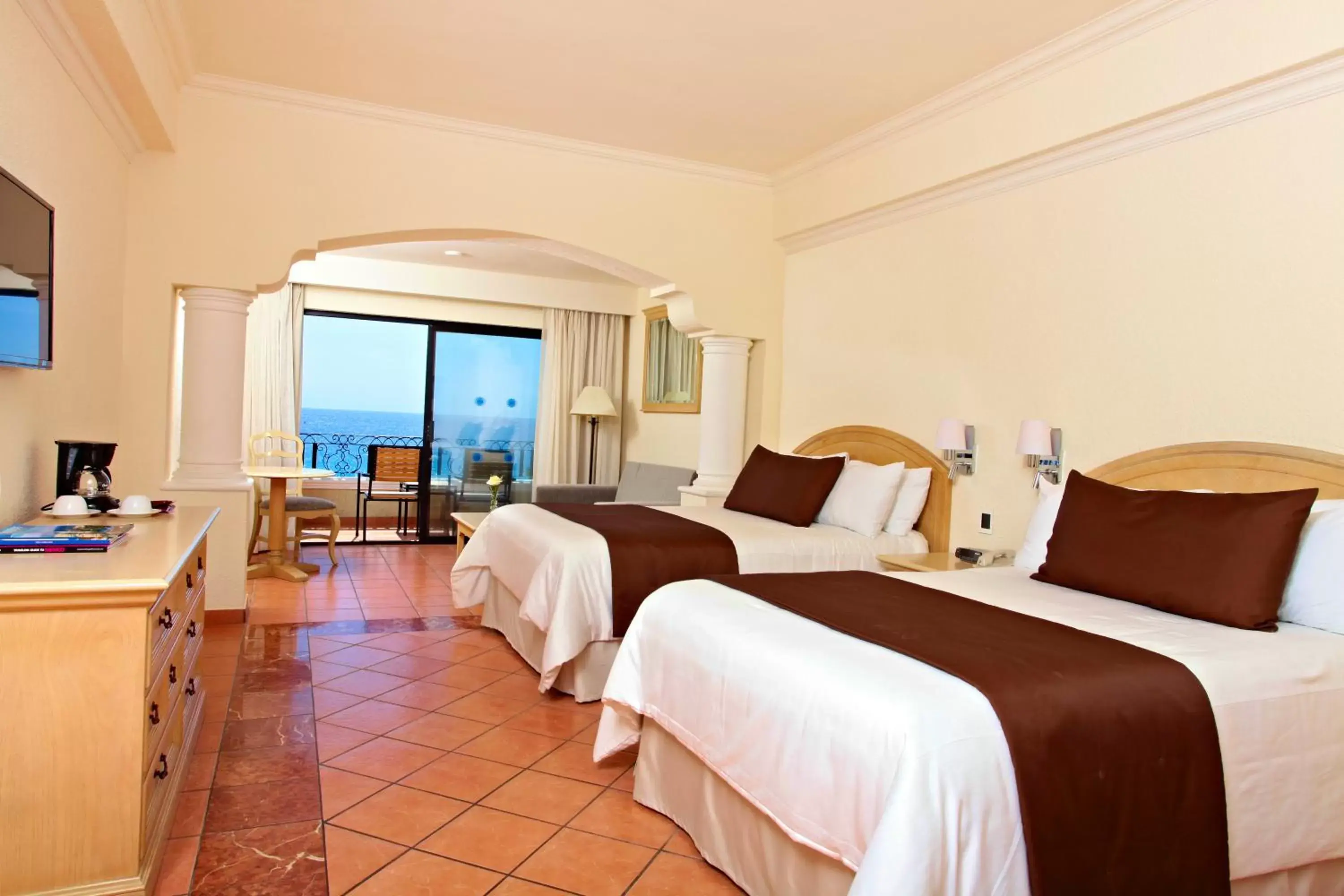 Suite Junior Sea View (3 adults + 1 child) in Sandos Finisterra All Inclusive