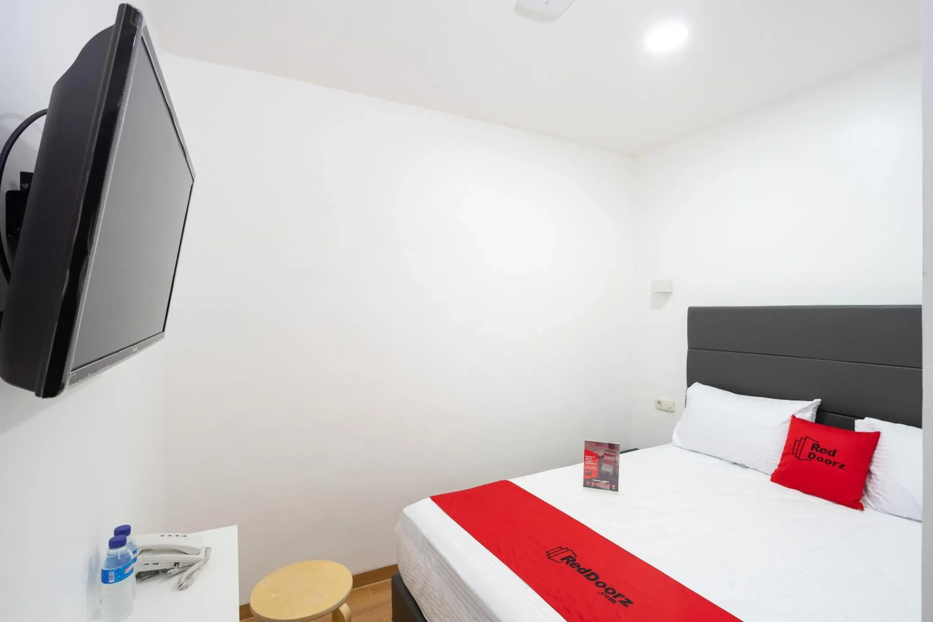 Bedroom, Bed in RedDoorz Plus @ Danau Sunter Utara