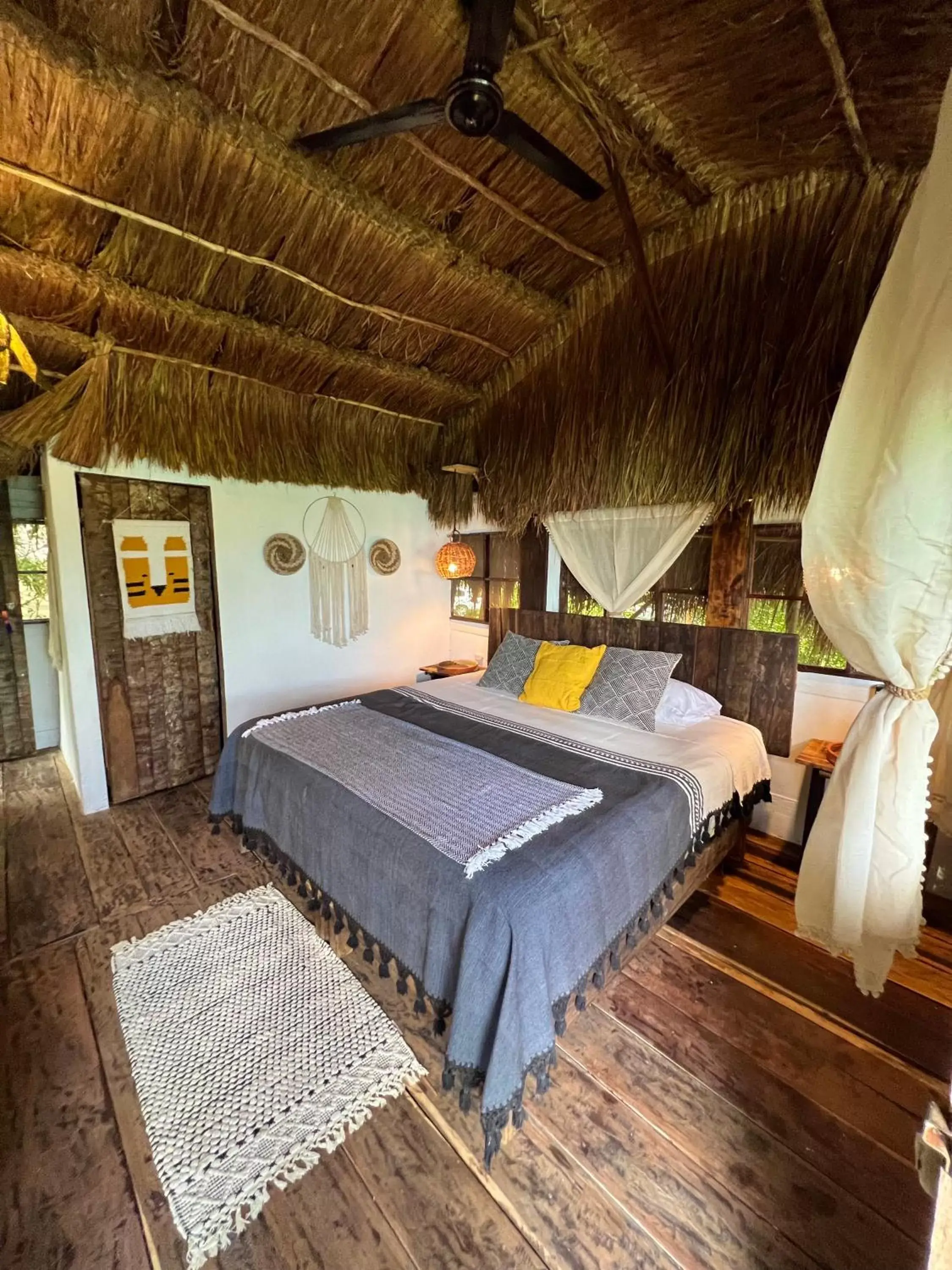 Bedroom, Bed in Villa Santuario Lake front Oasis