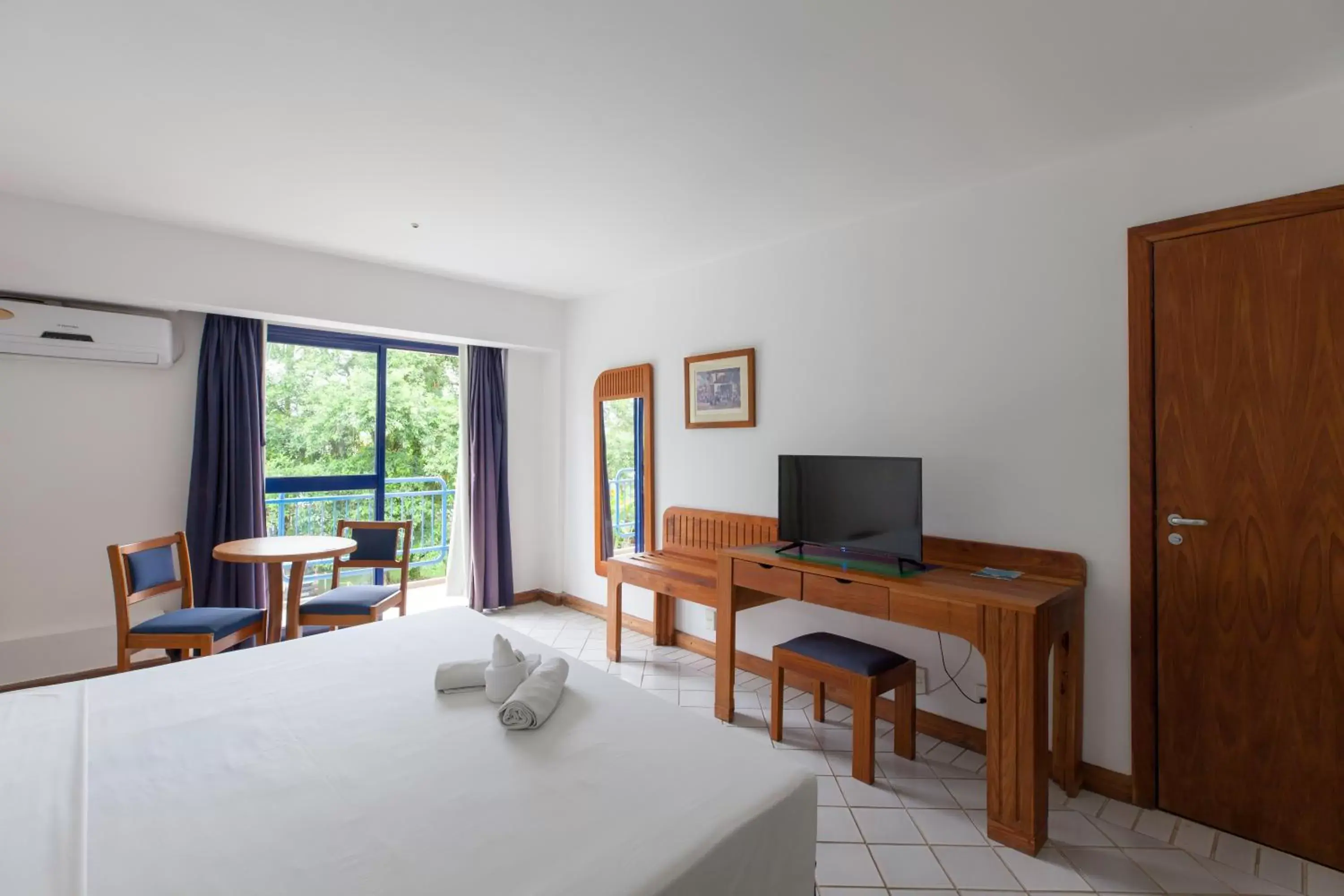 Bedroom, TV/Entertainment Center in Samba Angra dos Reis