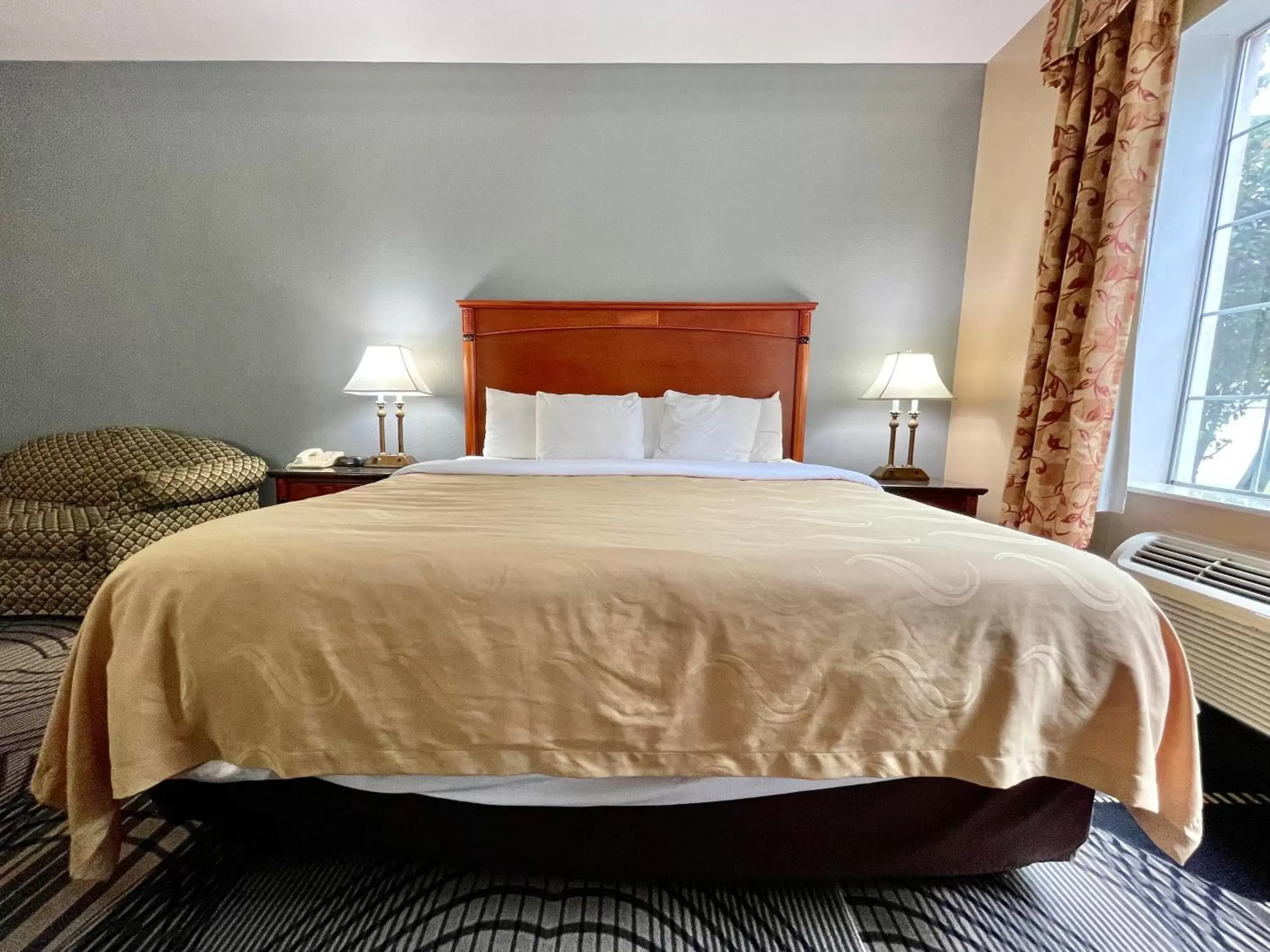 Bed in FairBridge Inn & Suites Cleburne