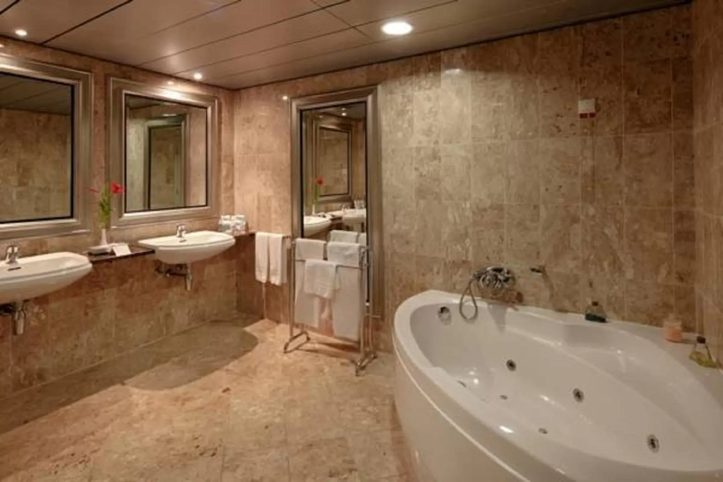 Bathroom in Hotel Avenida