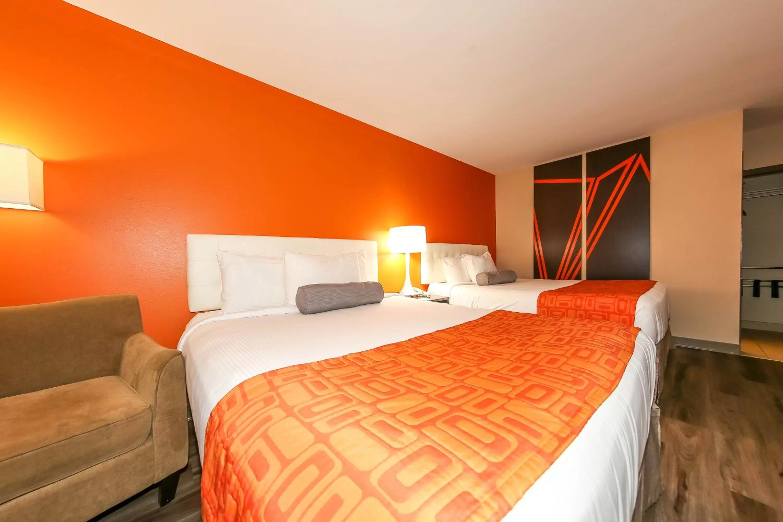 Bed in Howard Johnson by Wyndham Winnipeg West