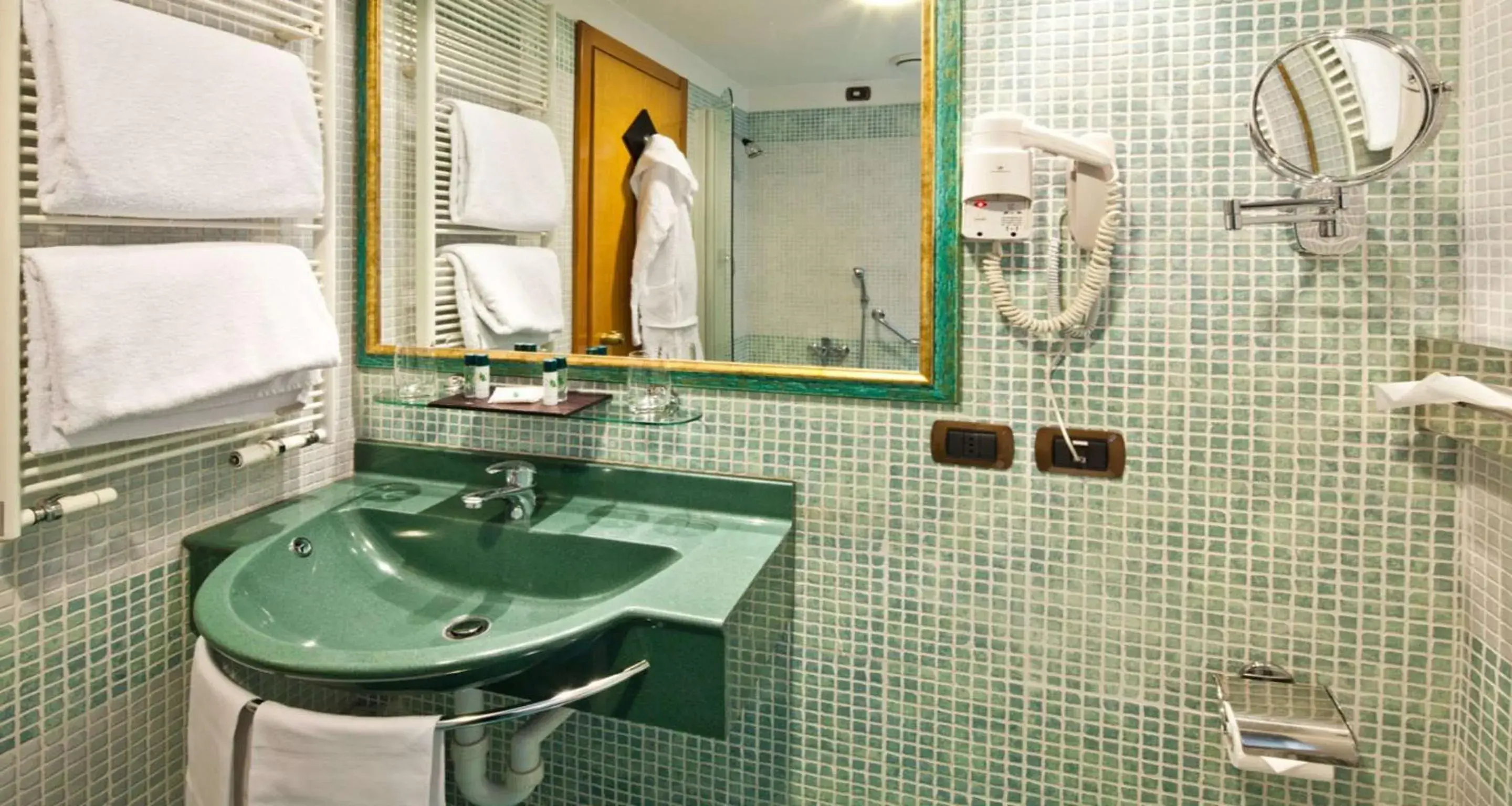 Shower, Bathroom in Hotel Mirage, Sure Hotel Collection by Best Western