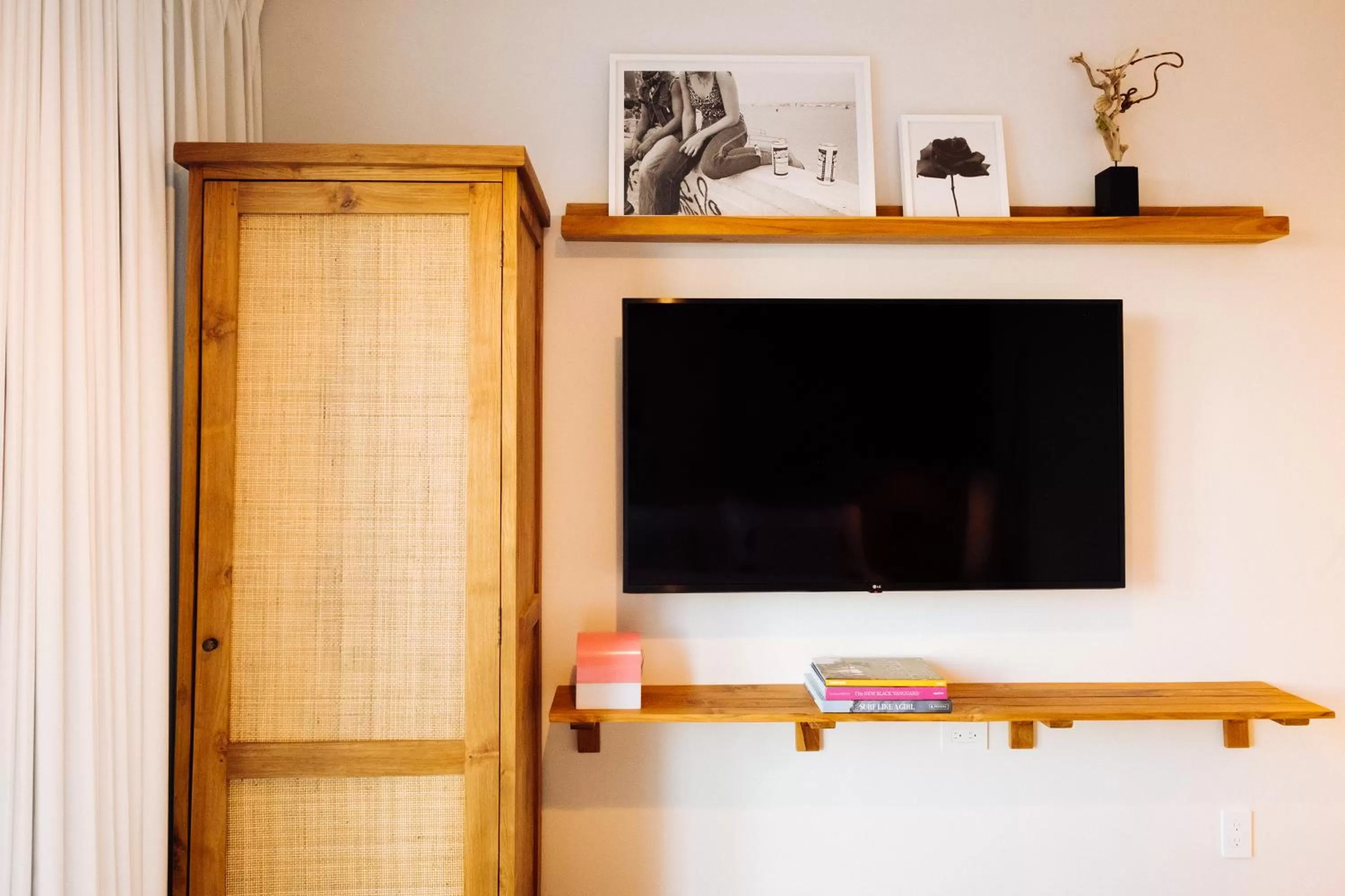 TV and multimedia in The Rockaway Hotel