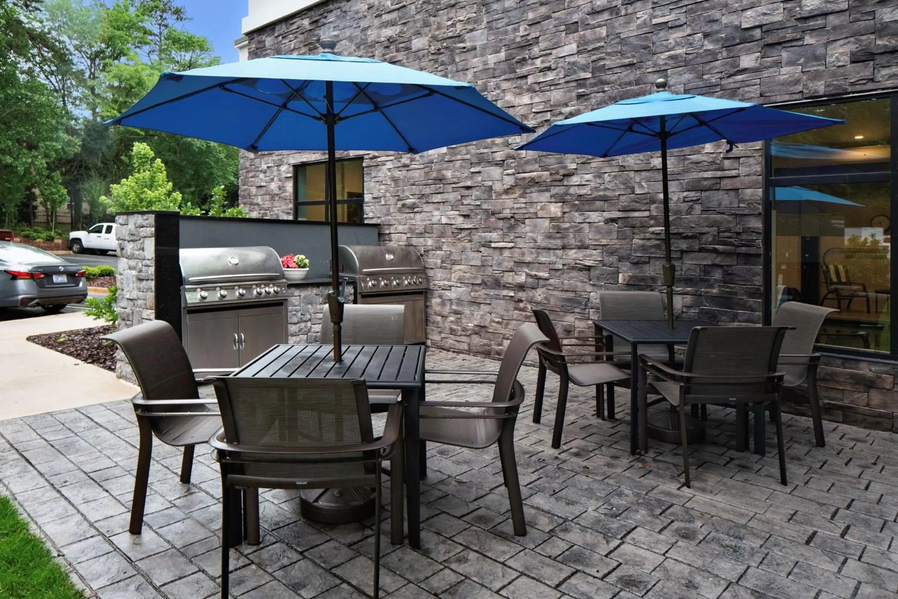 Property building, Patio/Outdoor Area in Homewood Suites By Hilton Greensboro Wendover, Nc