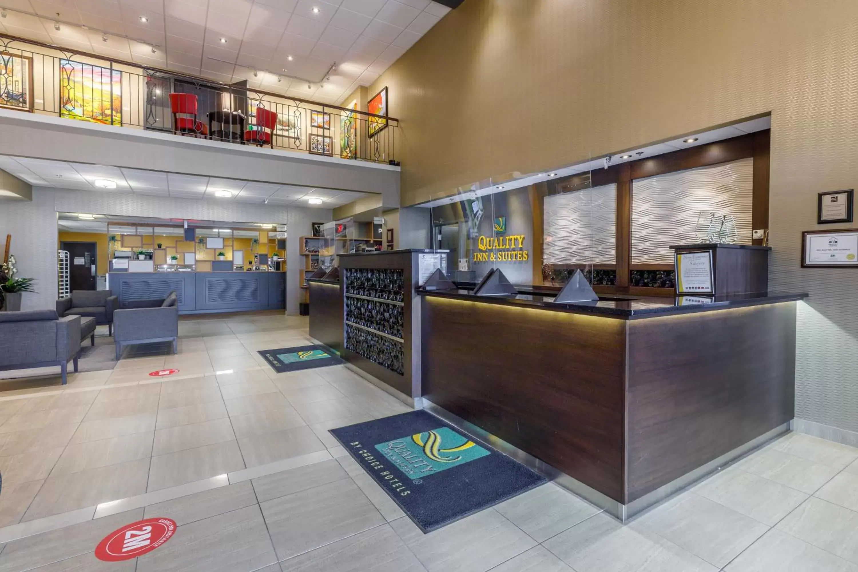 Seating area, Lobby/Reception in Quality Inn & Suites Victoriaville