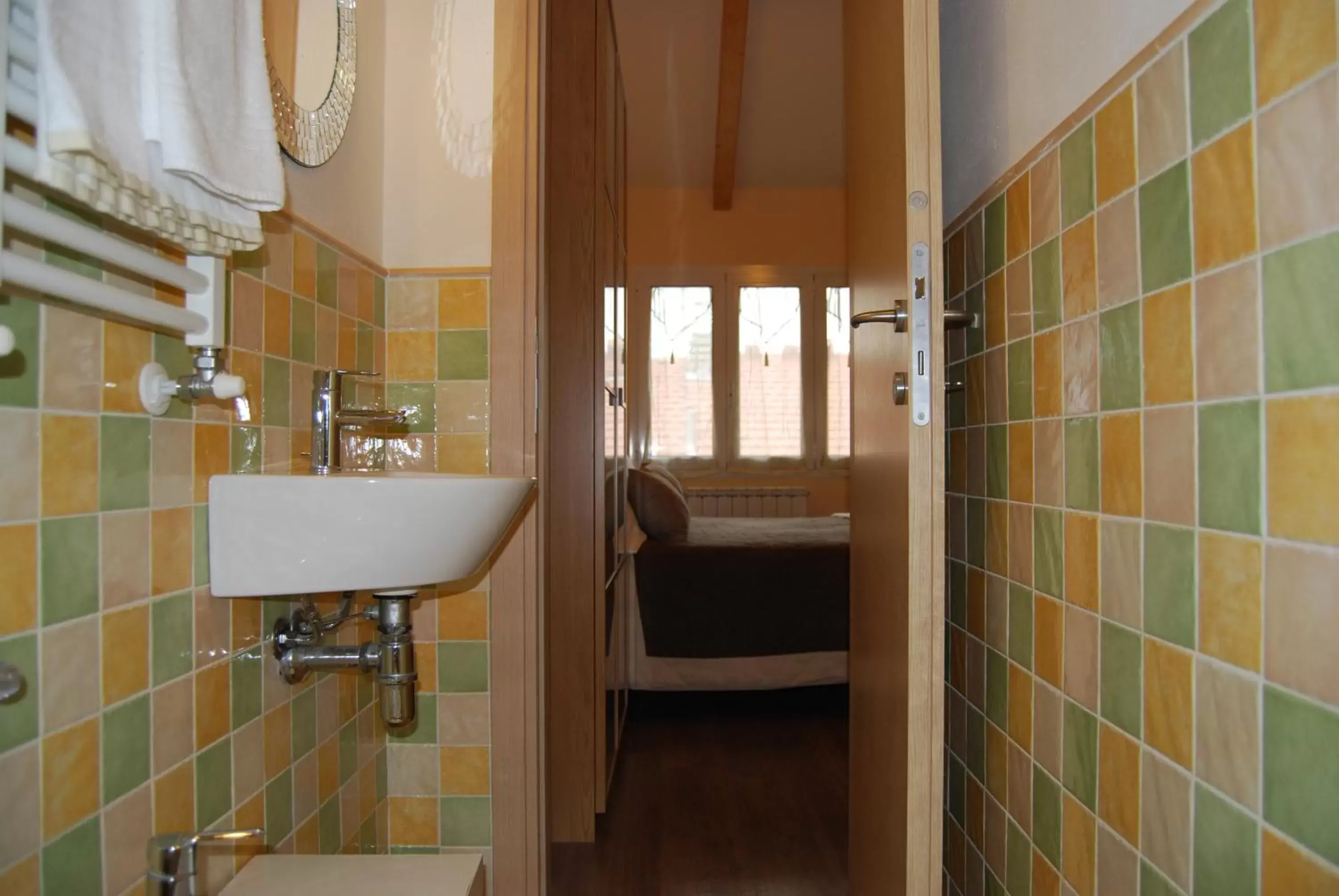 Bathroom in Burlamacco Gold