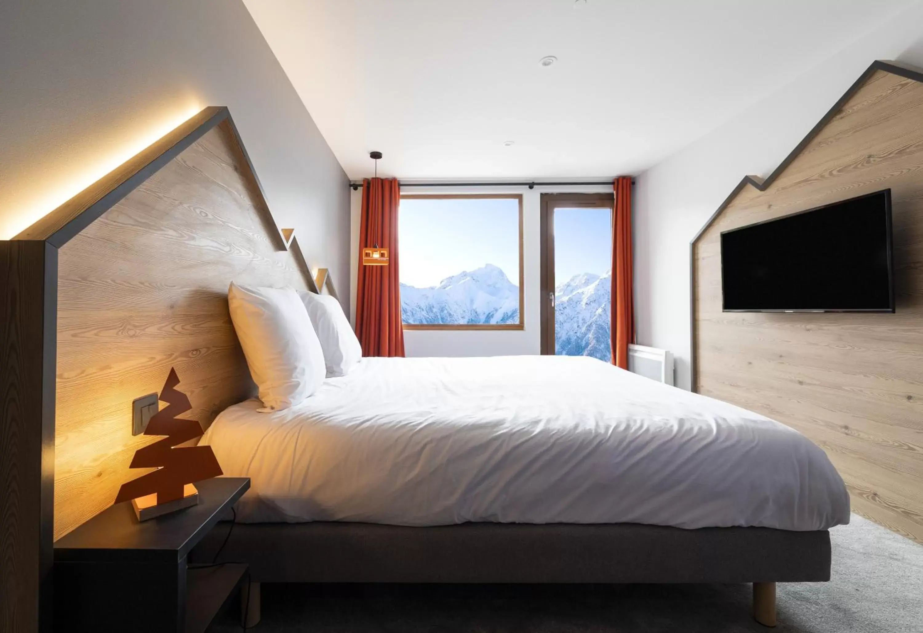 Photo of the whole room, Bed in Hotel Base Camp Lodge - Les 2 Alpes