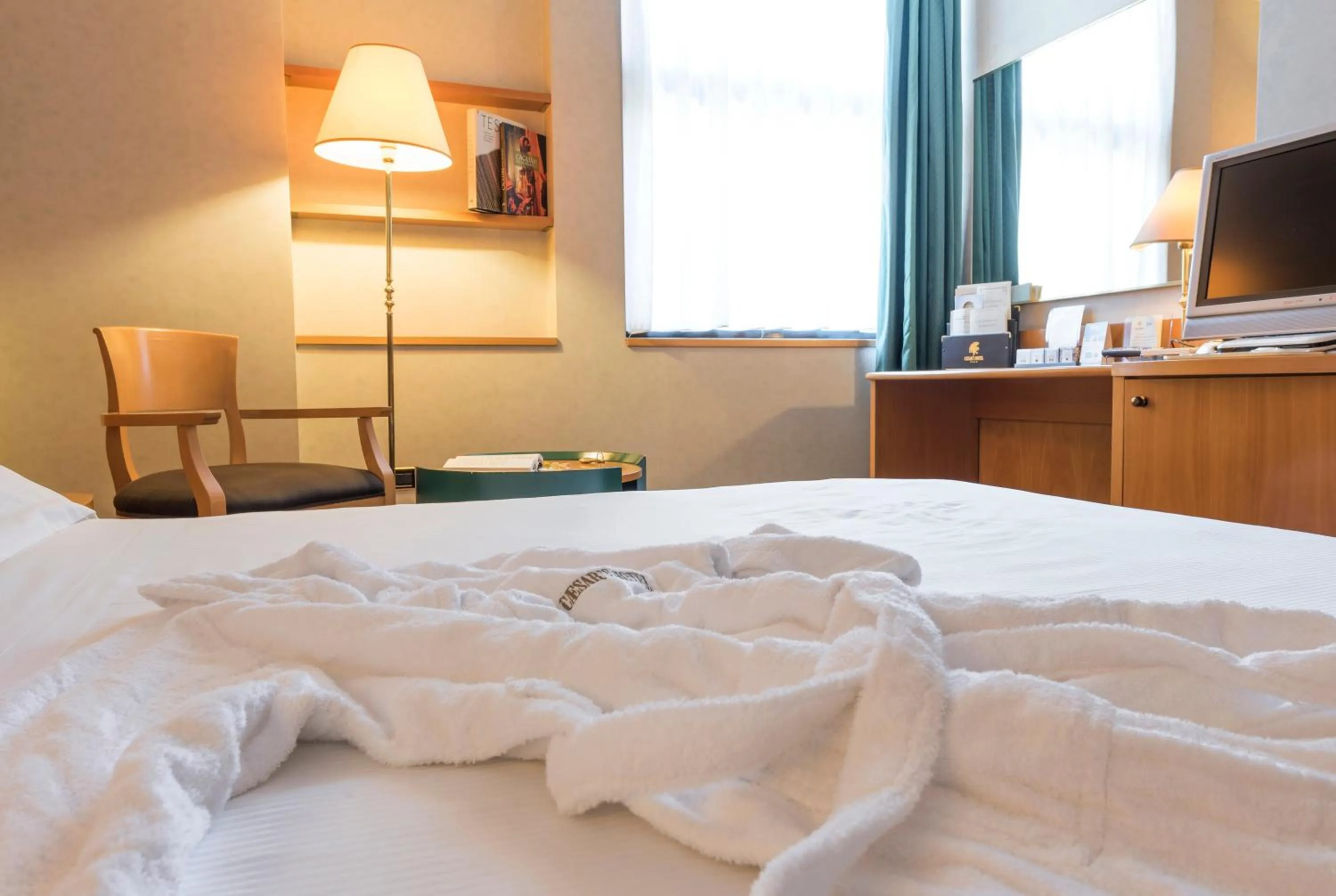 Bedroom, Bed in Caesar's Hotel