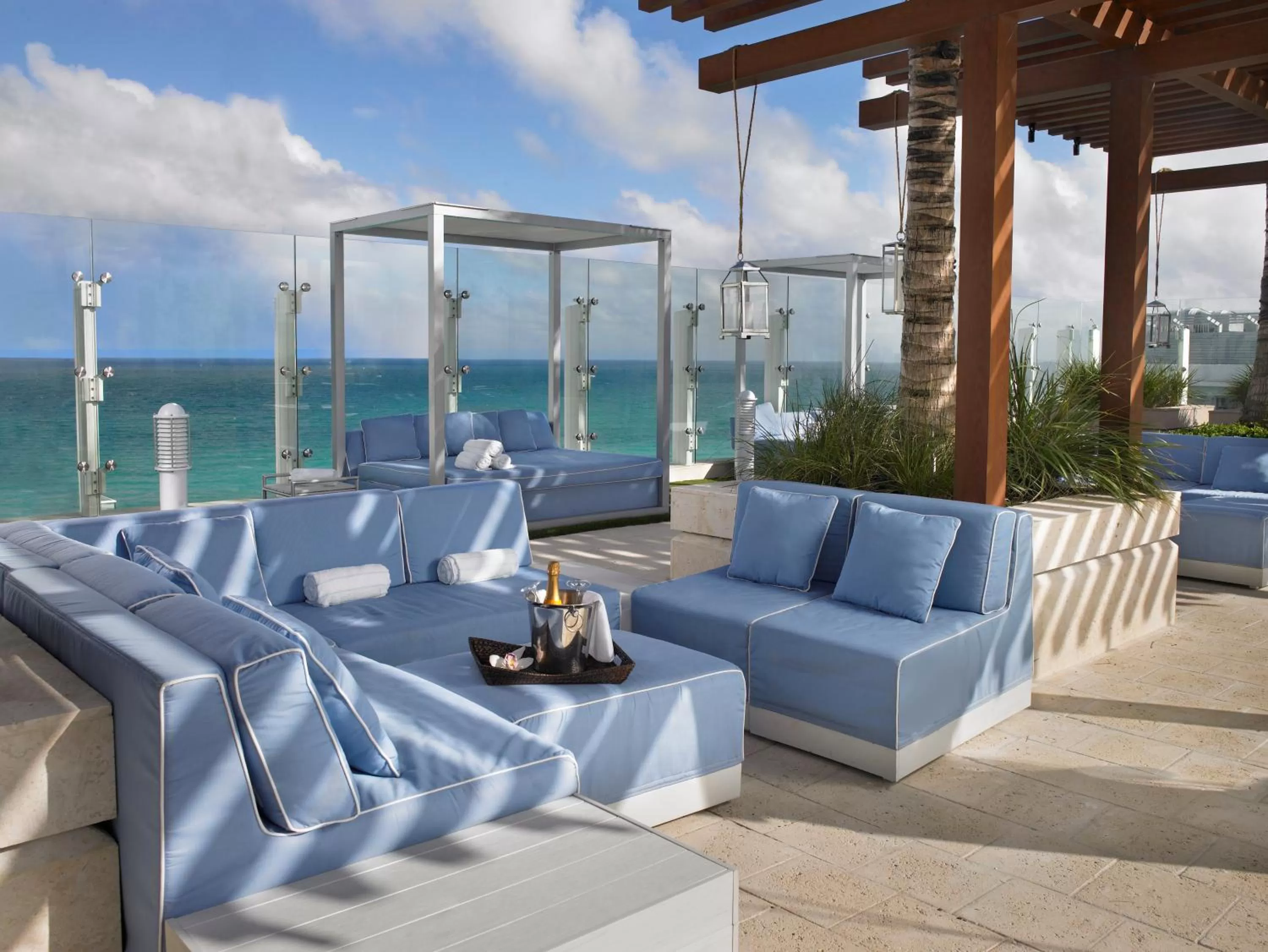 Lounge or bar in Grand Beach Hotel Surfside