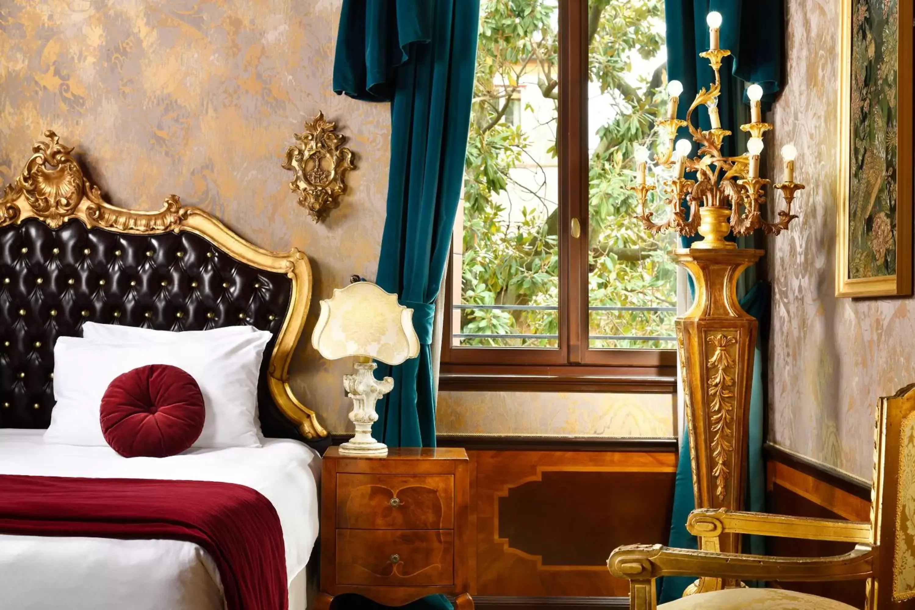 Bed in Palazzo Venart Luxury Hotel