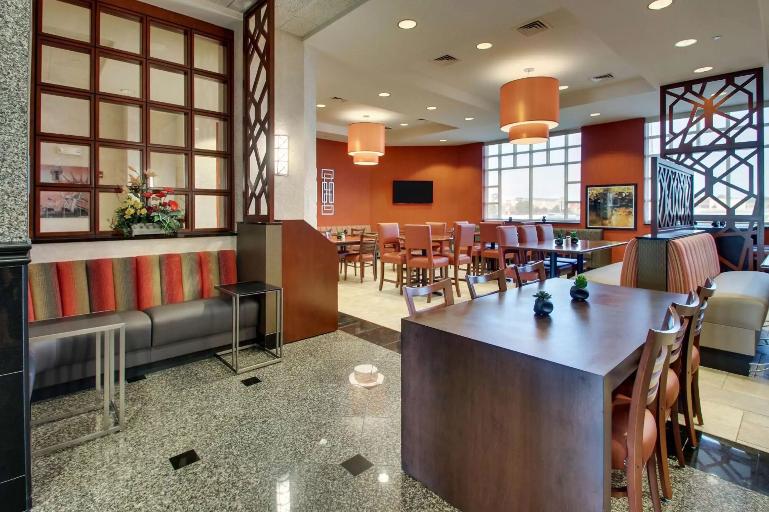 Restaurant/Places to Eat in Drury Inn & Suites Findlay