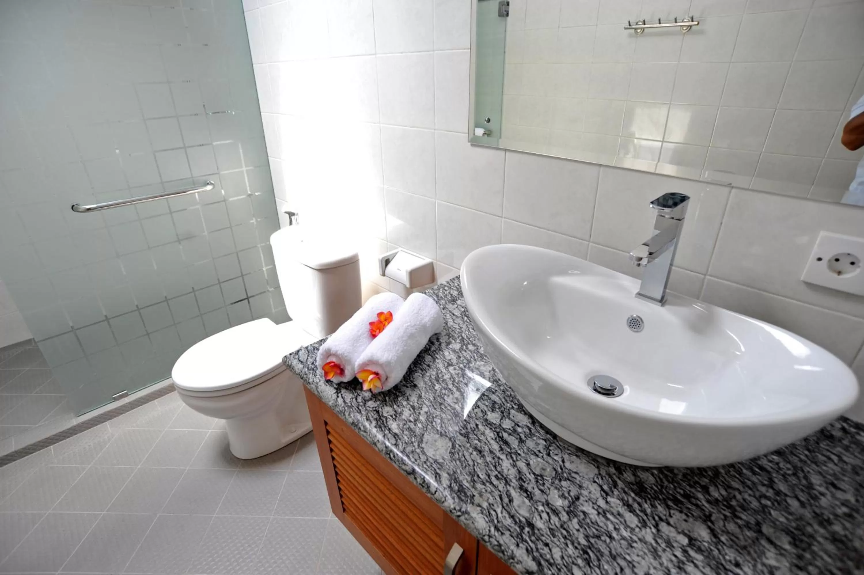 Bathroom in Aquarius Beach Hotel