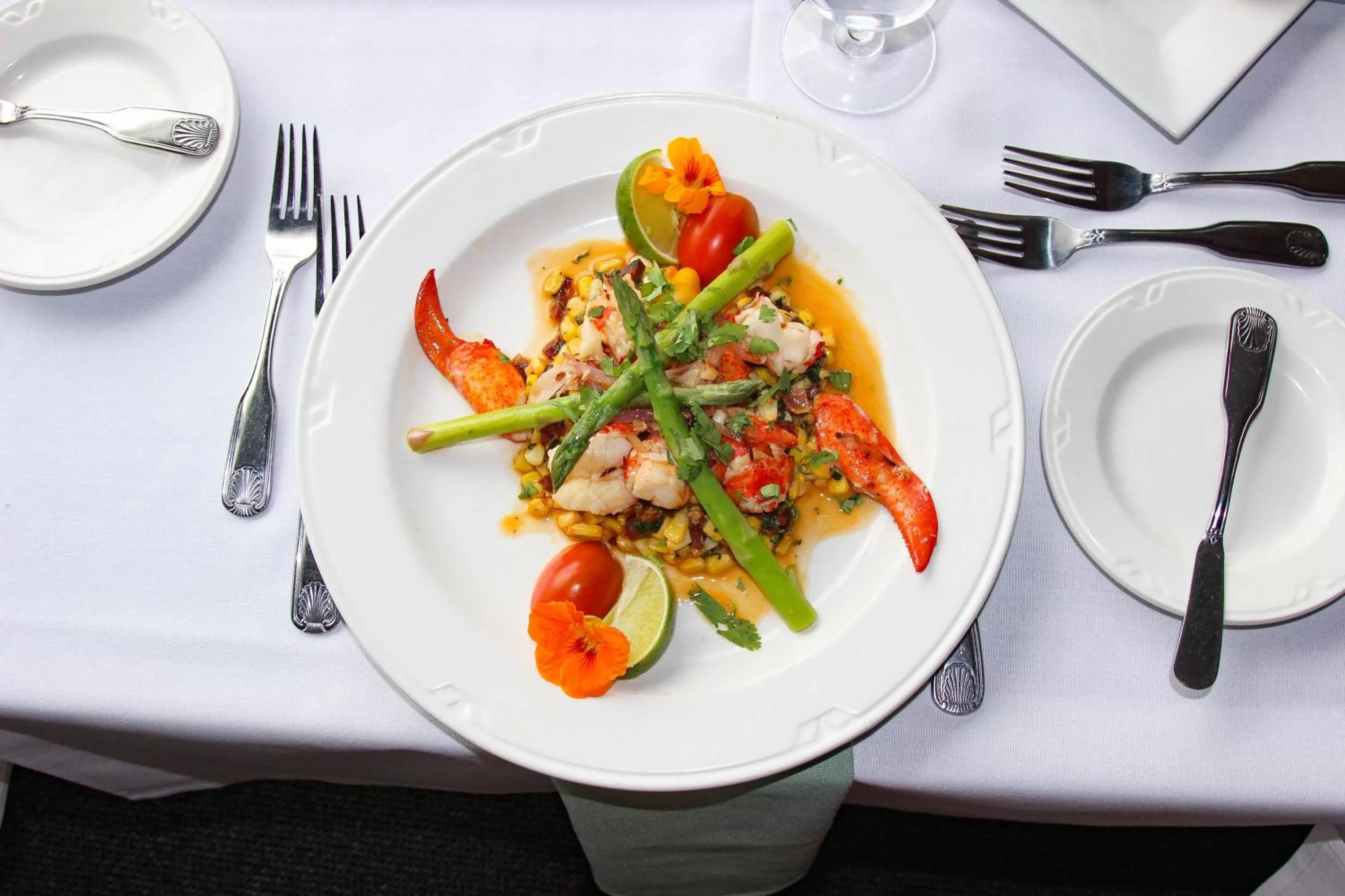 Restaurant/places to eat, Food in The Lucerne Inn