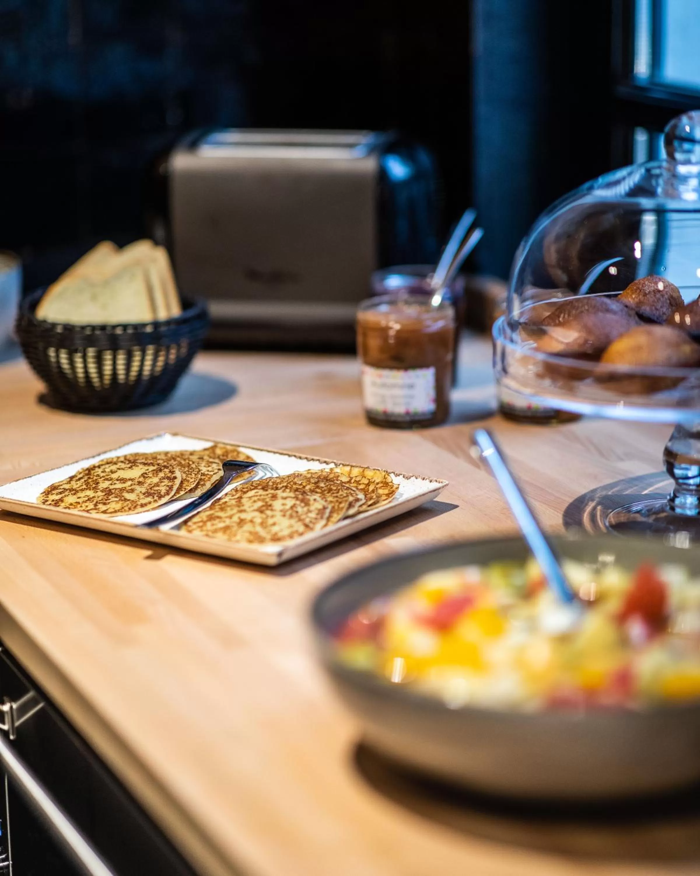 Buffet breakfast in Hôtel Lanjuinais