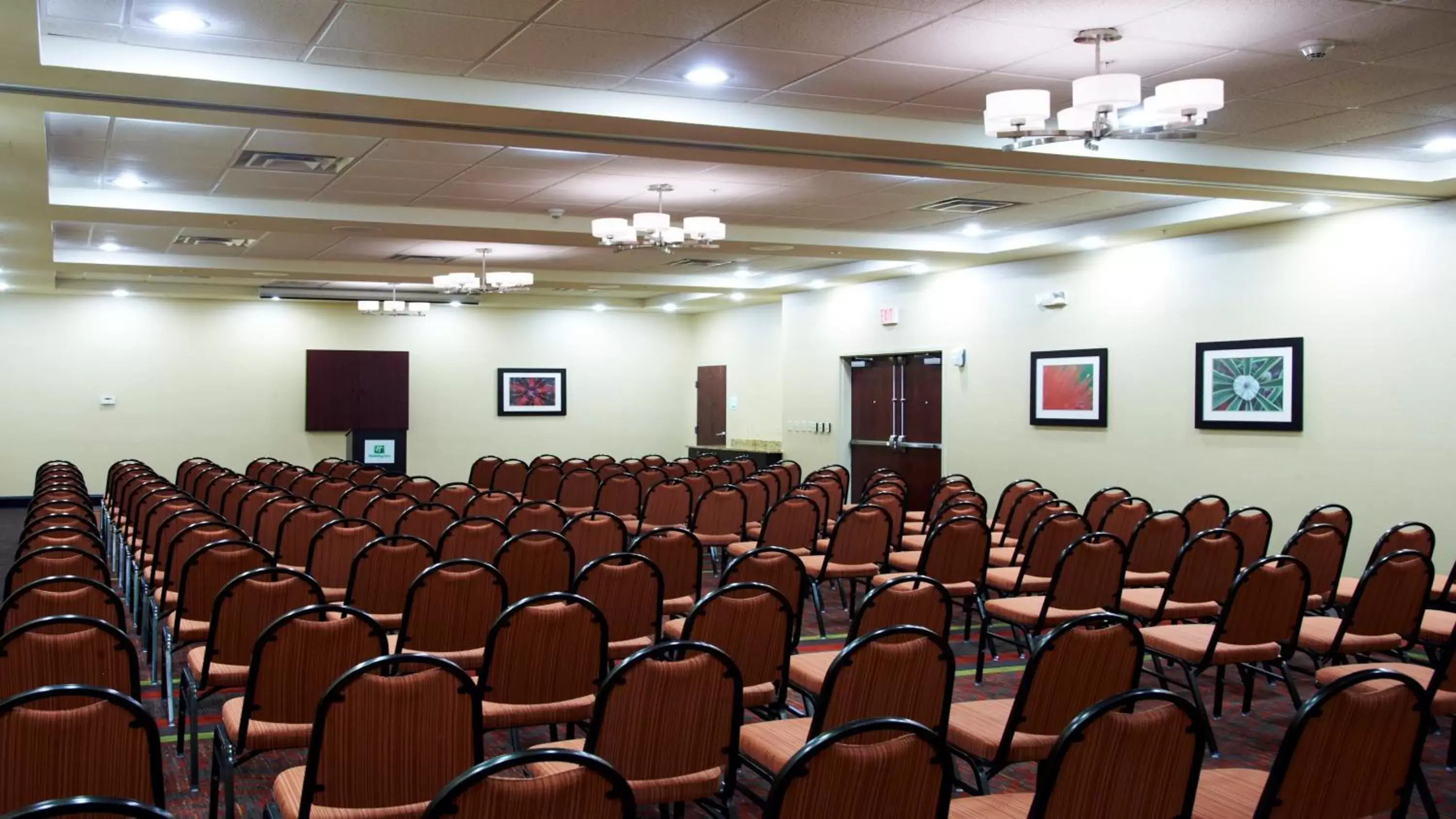 Meeting/conference room in Holiday Inn Birmingham - Hoover, an IHG Hotel