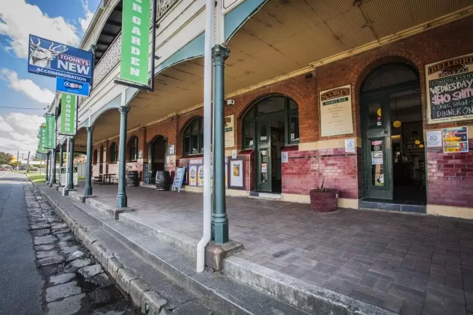 Facade/entrance in Bellbird Hotel