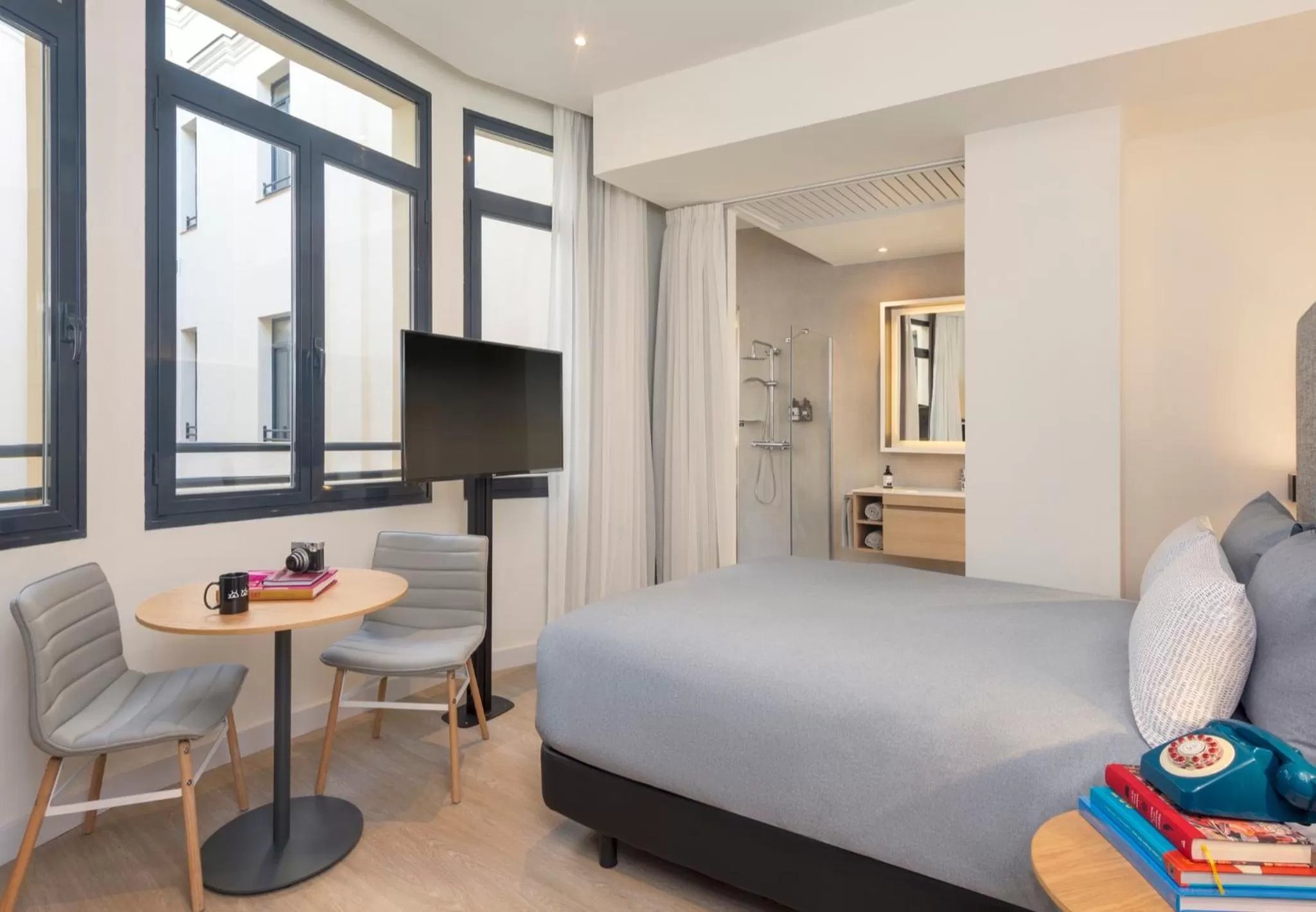 Photo of the whole room, Bed in INNSIDE by Meliá Madrid Gran Vía