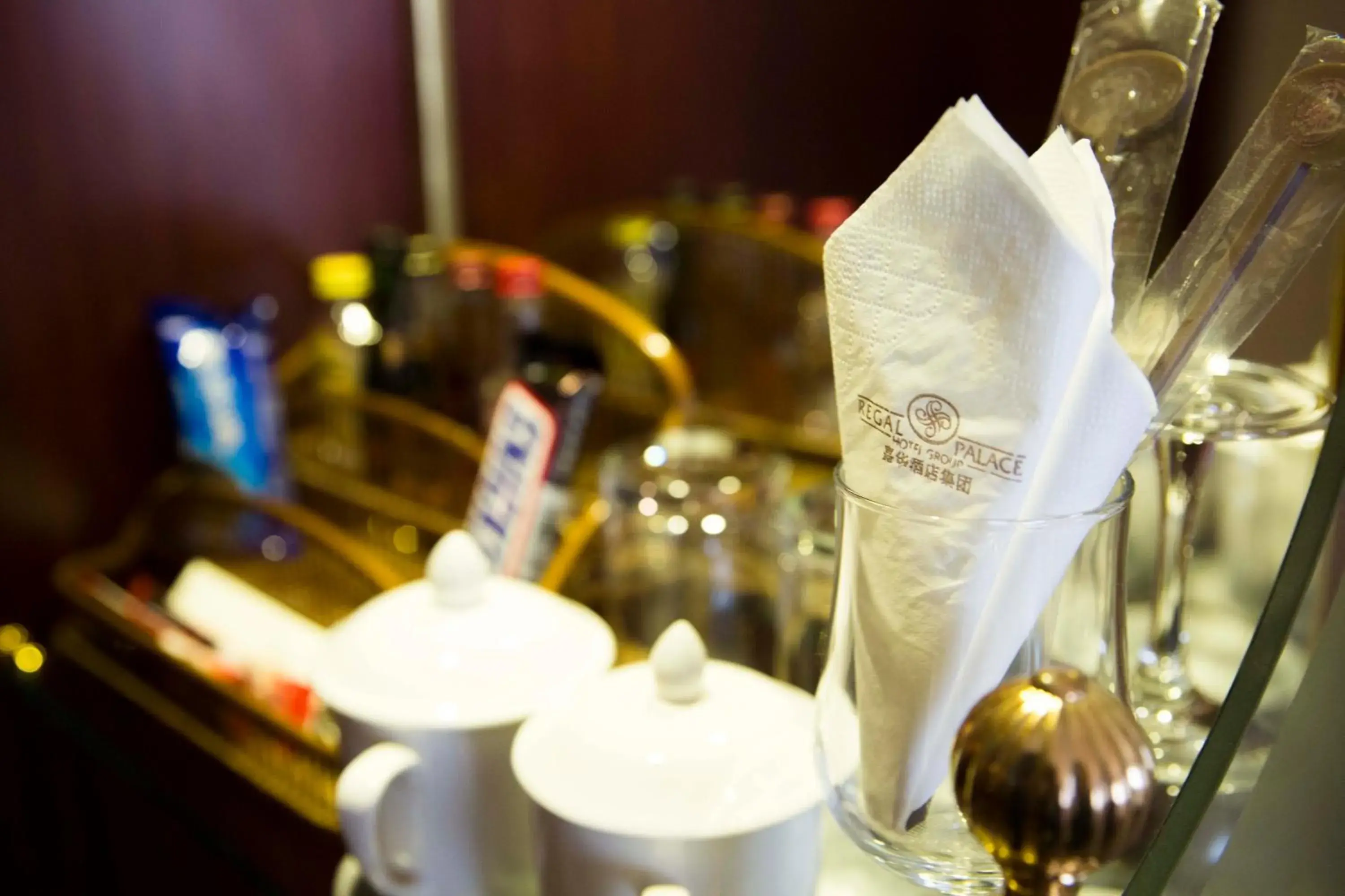 Coffee/tea facilities, Restaurant/Places to Eat in Regal Palace Hotel