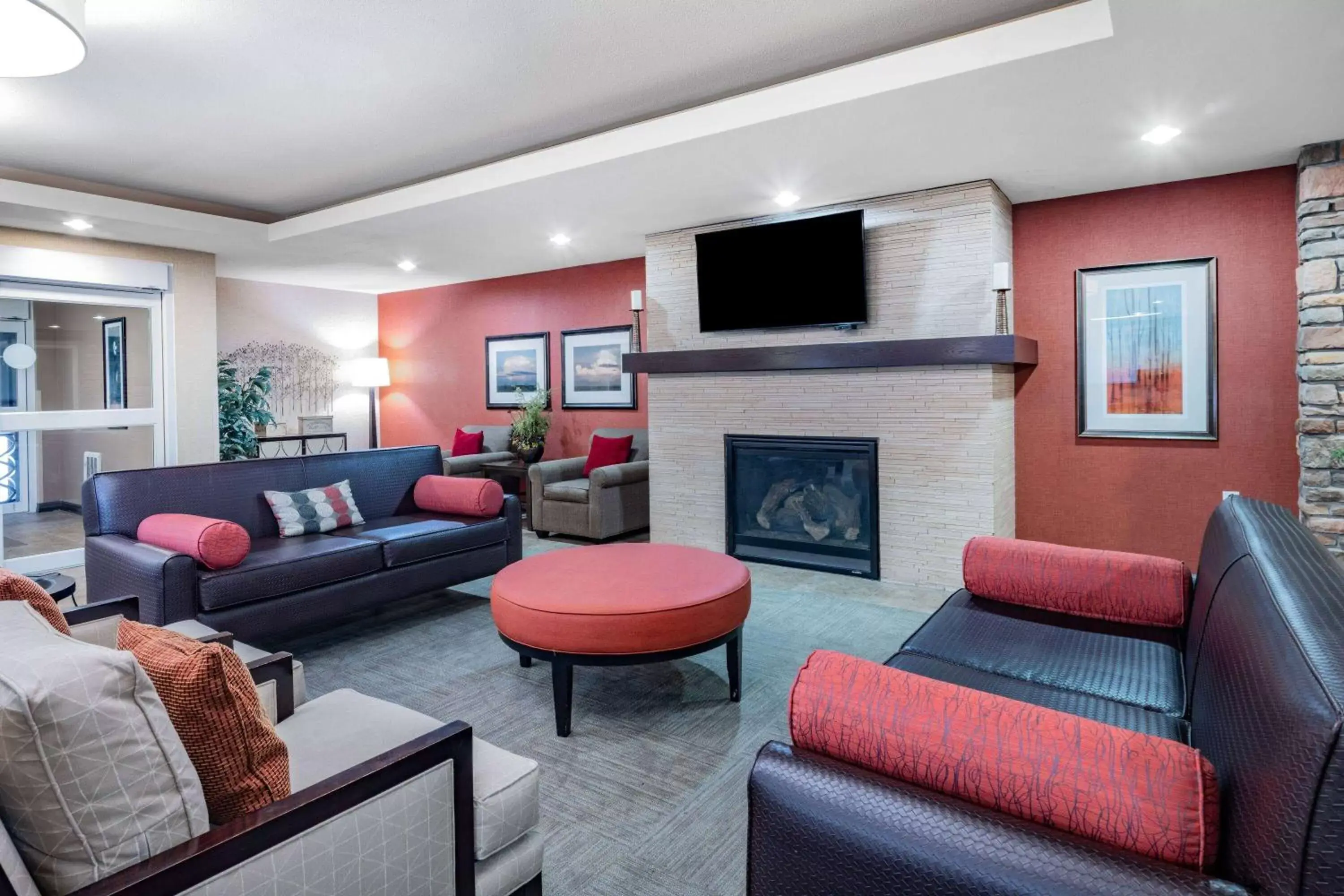 Lobby or reception, Seating Area in Hawthorn Suites by Wyndham Williston