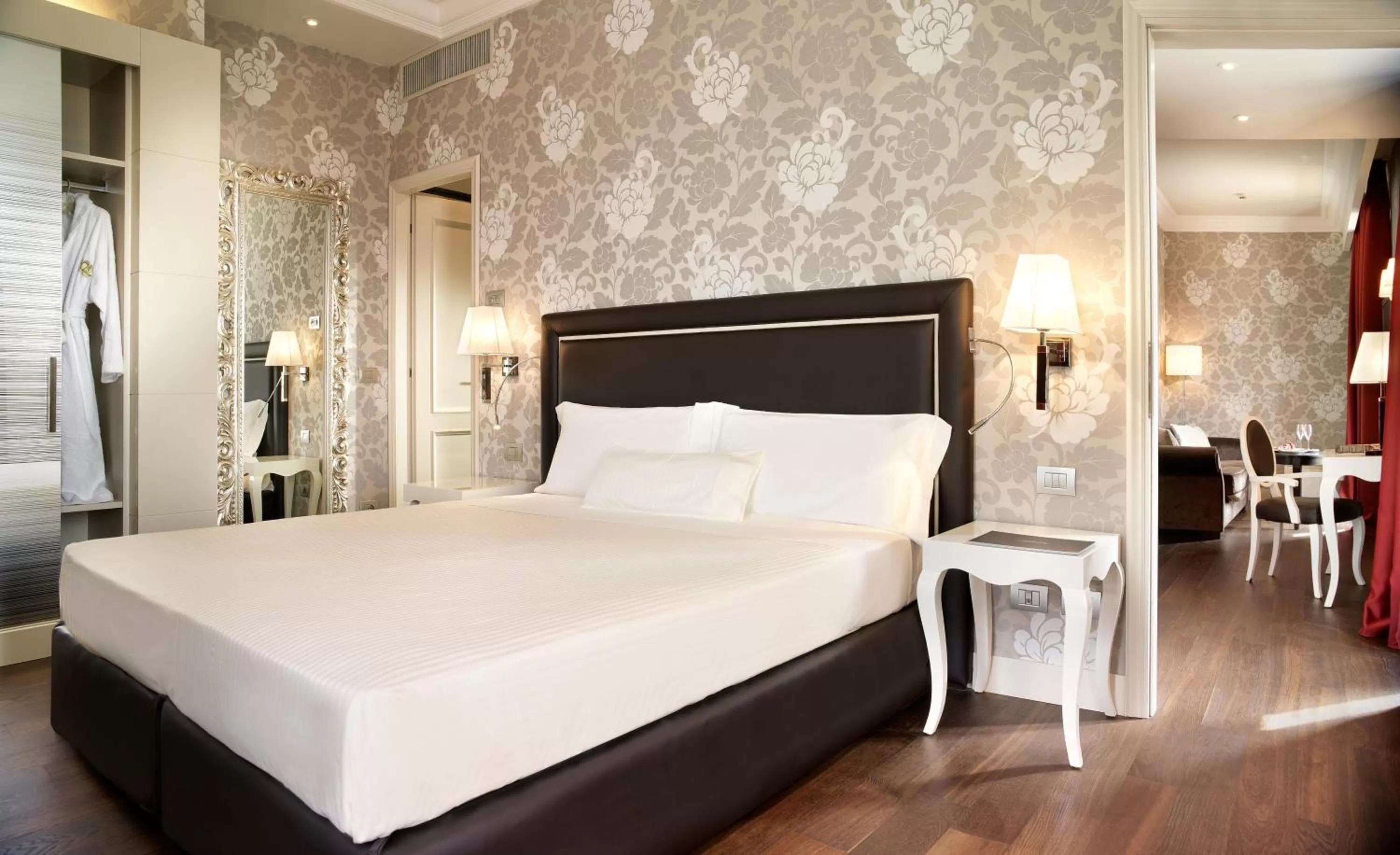 Bed in Sina De La Ville