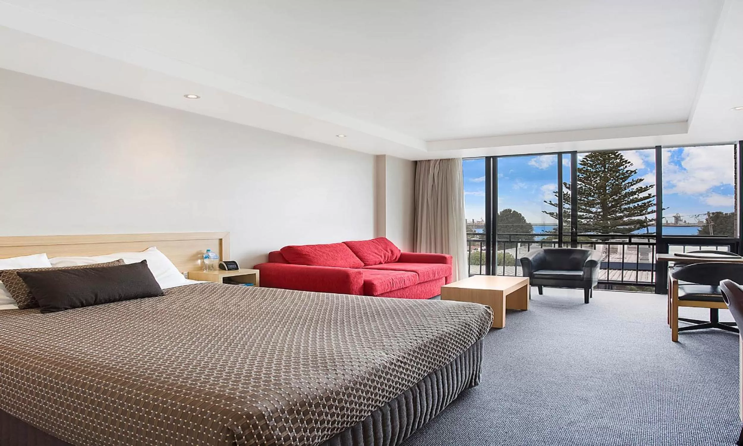 Bed in Richmond Henty Hotel