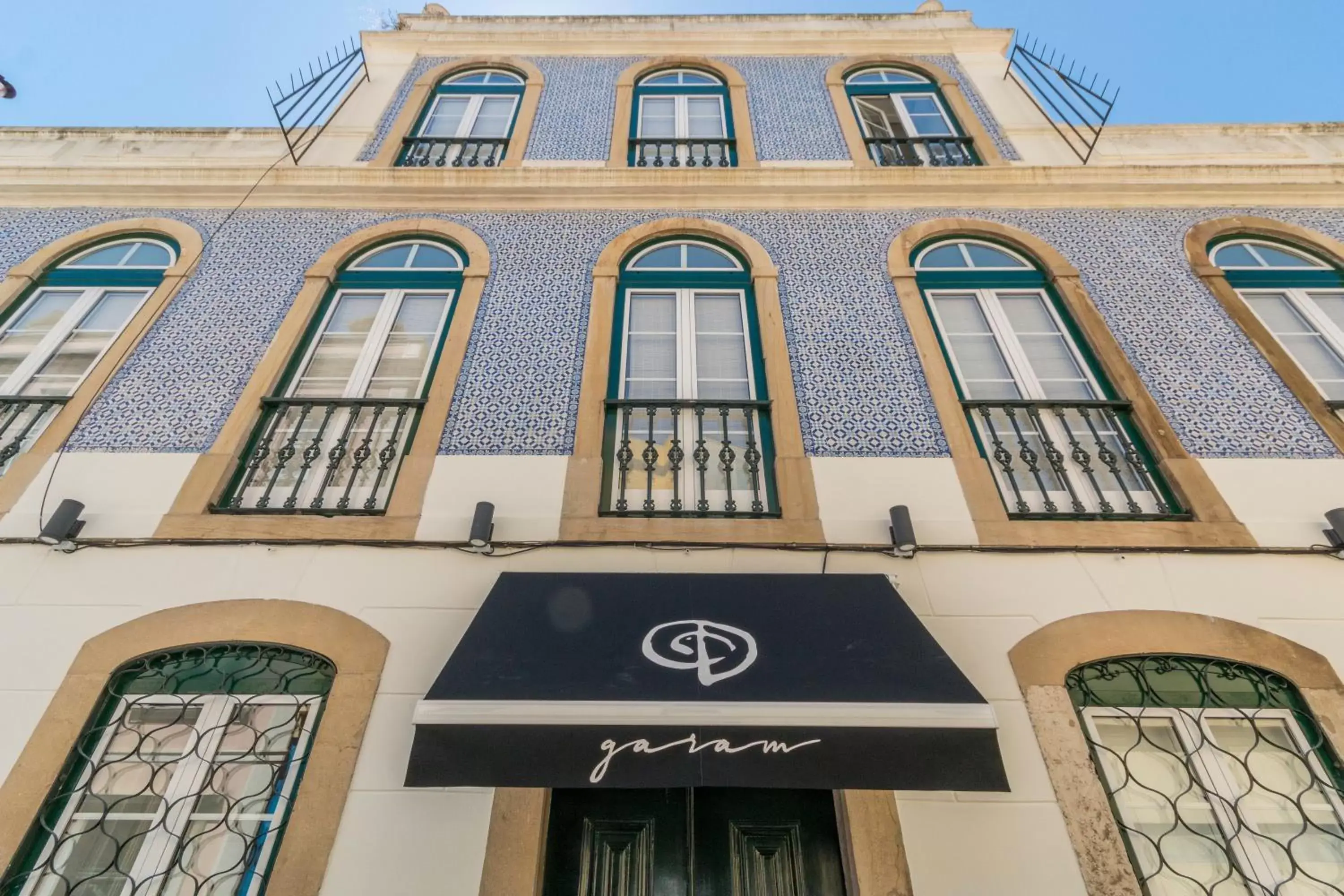 Facade/entrance, Property Building in Garam Lisboa