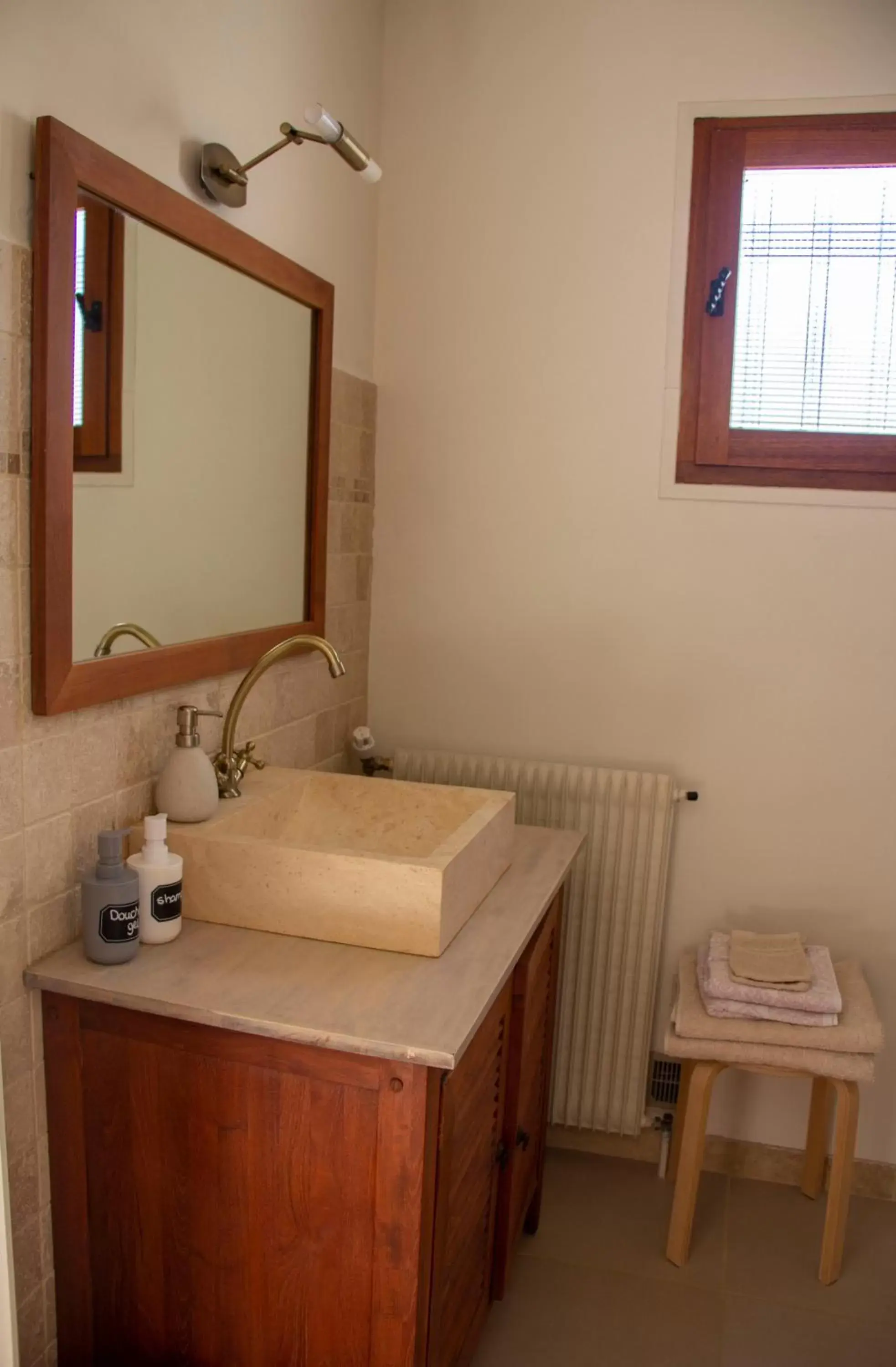 Bathroom in La Perle des Montagnes - Bed and breakfast