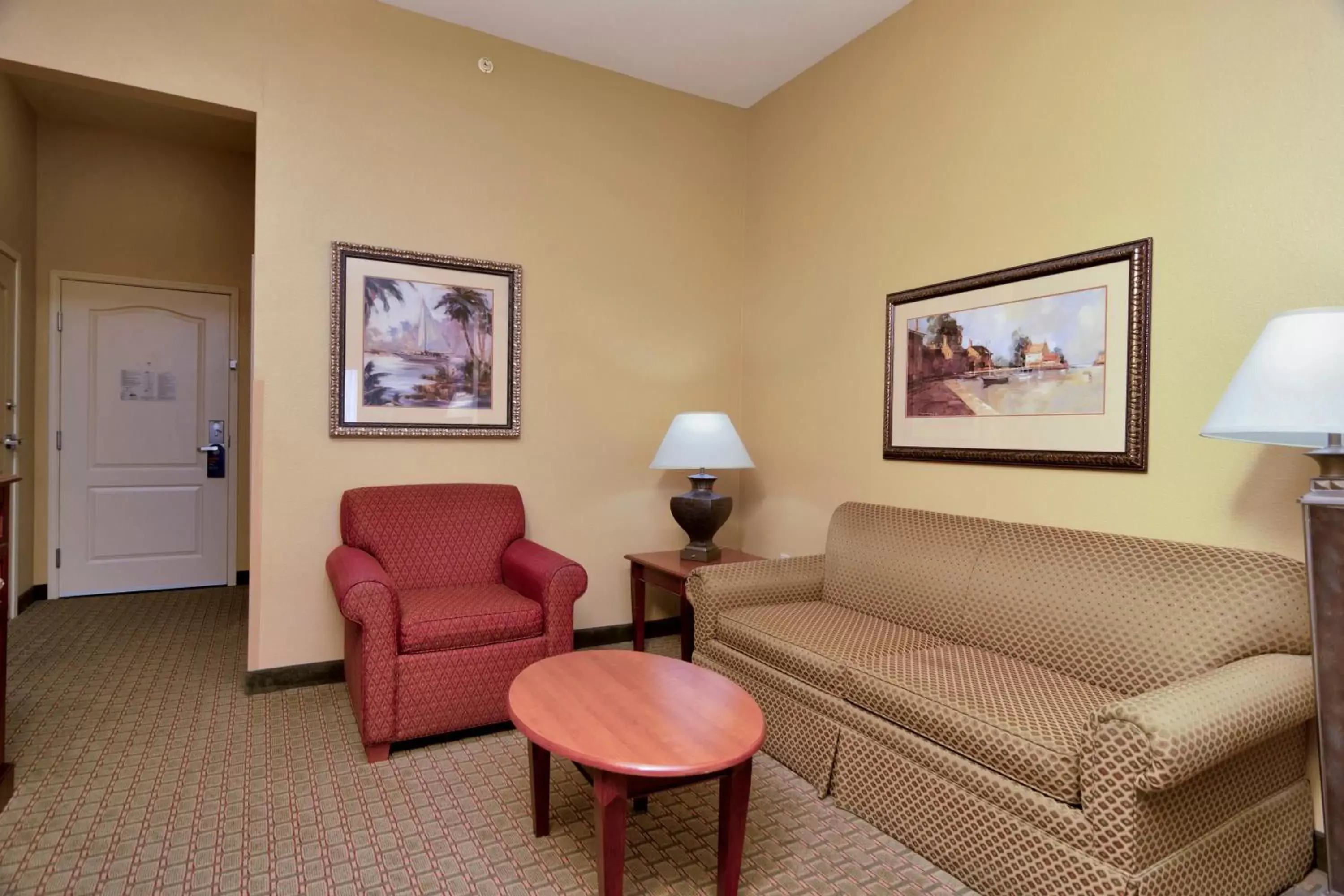 Photo of the whole room, Seating Area in Holiday Inn Express Hotel & Suites DFW West - Hurst, an IHG Hotel