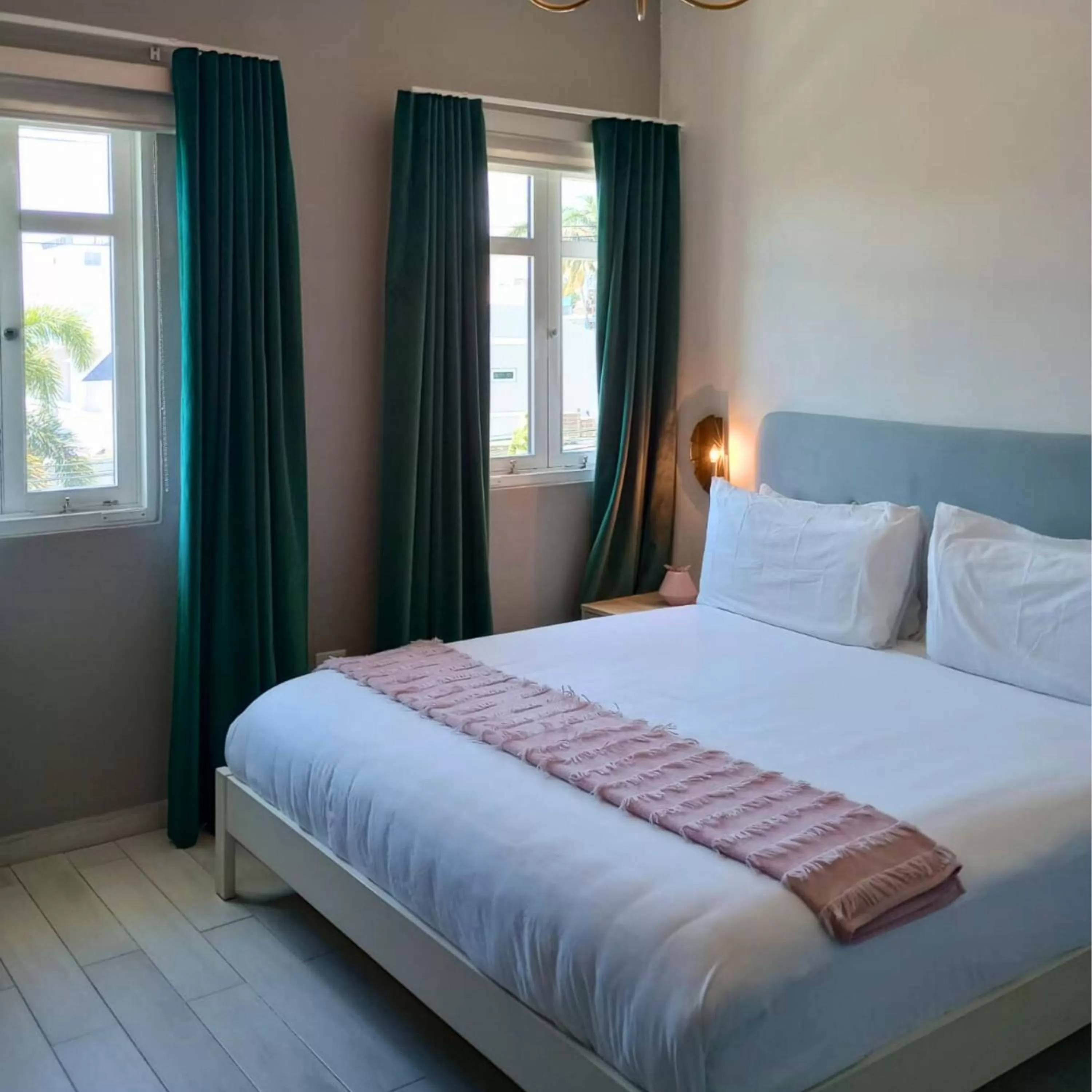 Bed in Trópica Beach Hotel