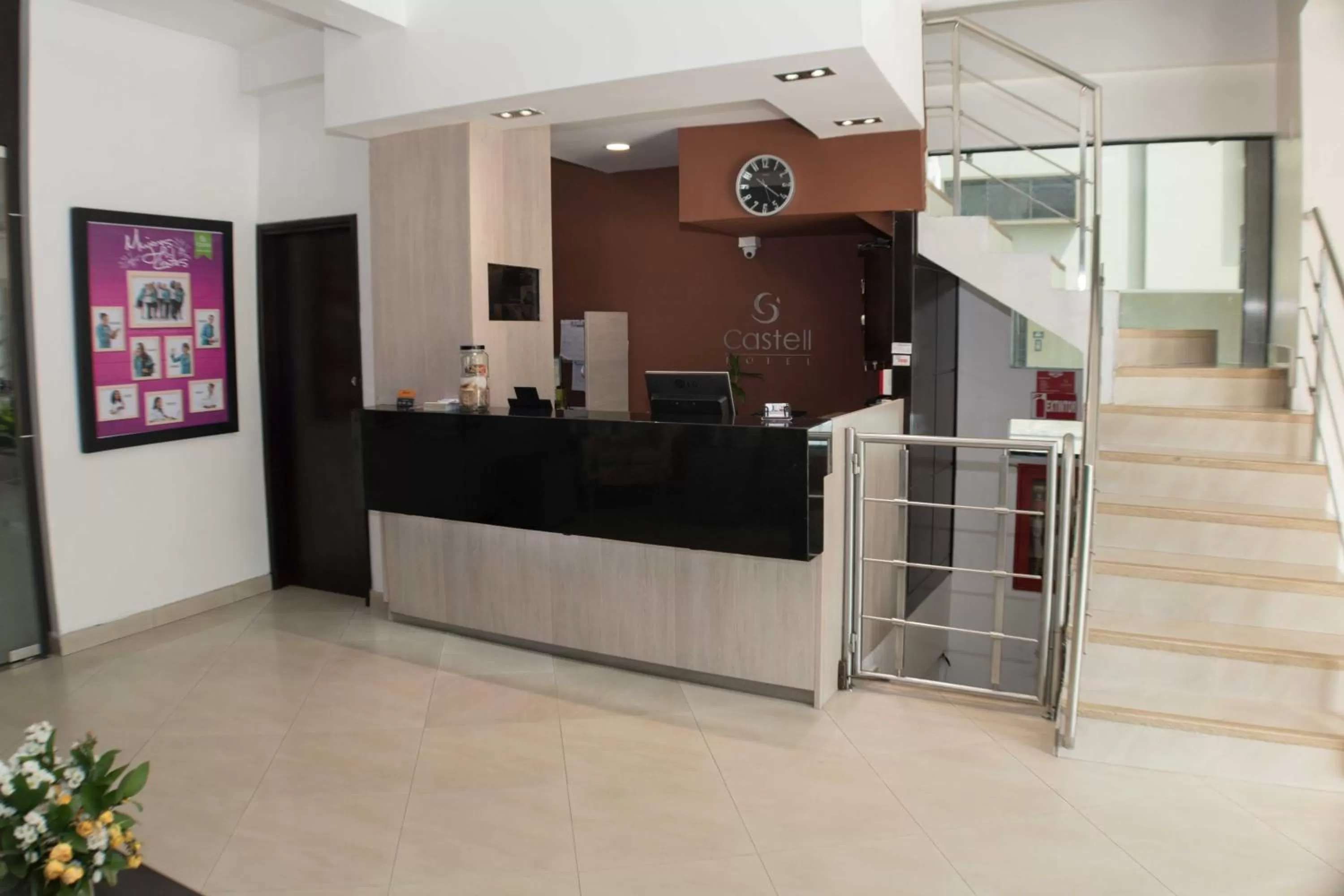 Hotel Castell - Cerca Del Aeropuerto