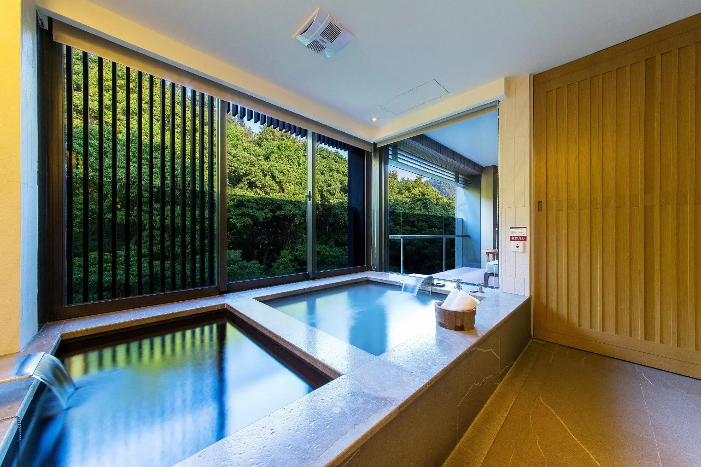 Bathroom, Swimming Pool in Grand View Resort Beitou