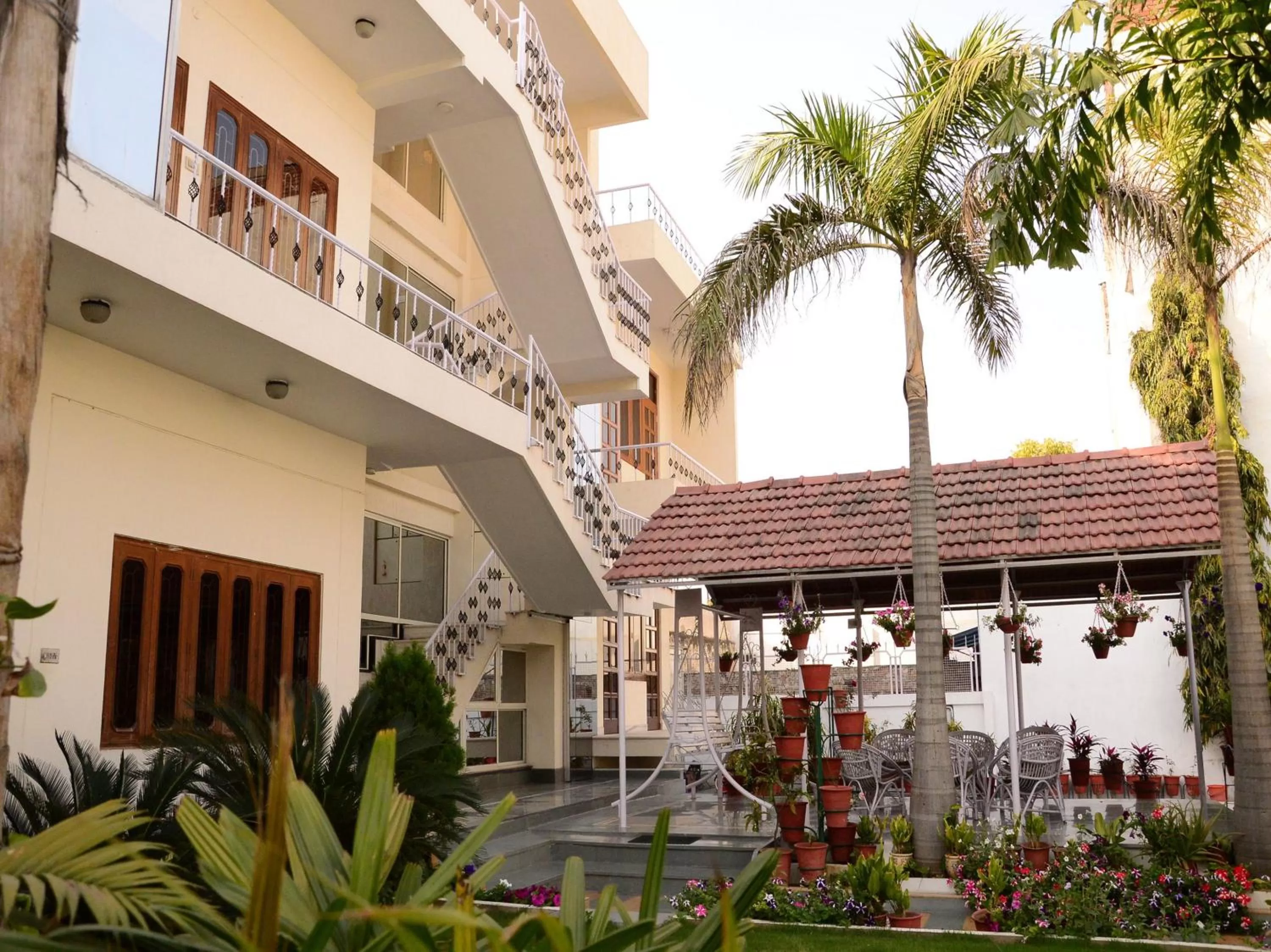 Facade/entrance in Hotel Sukhvilas