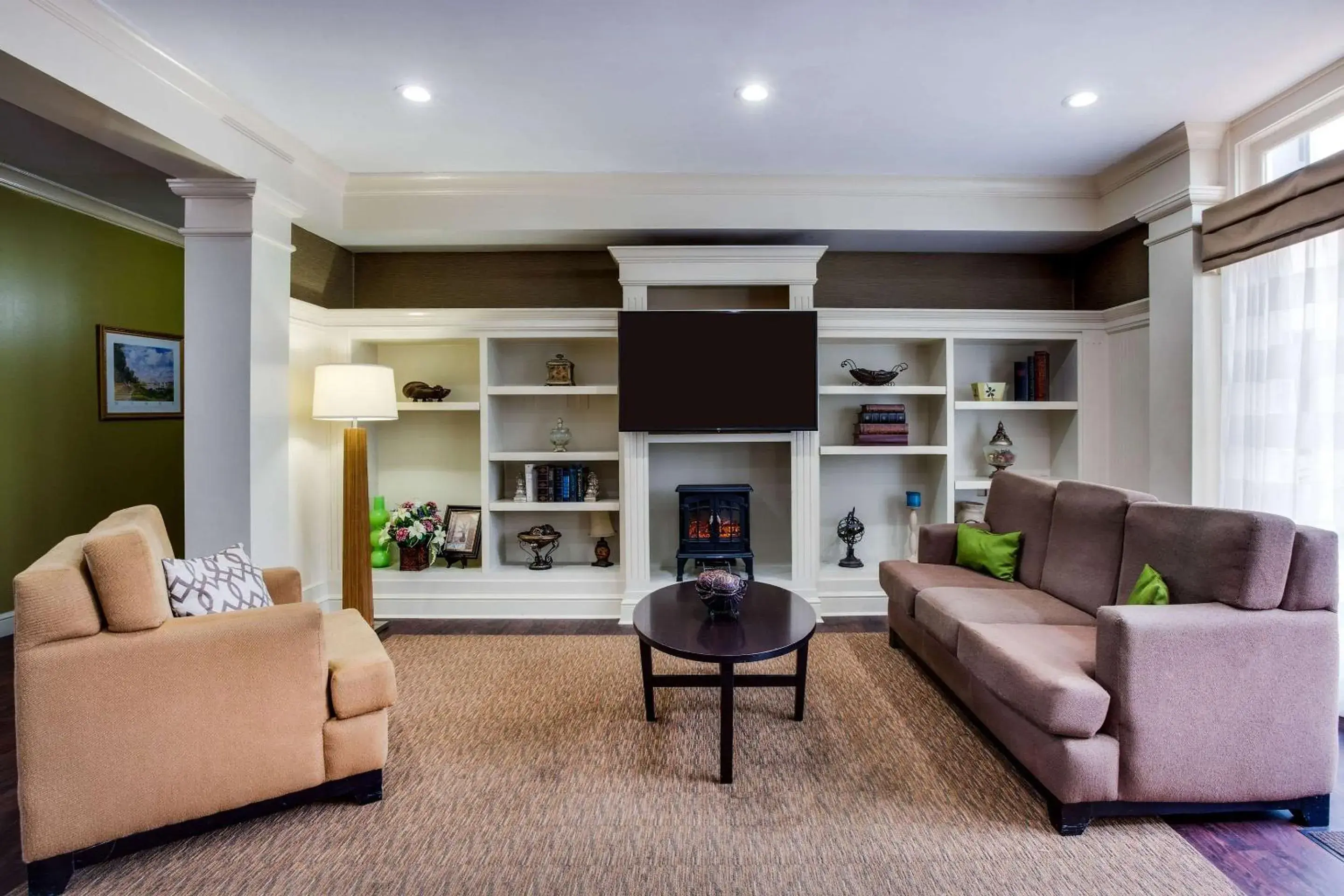 TV and multimedia, Seating Area in MainStay Suites at PGA Village