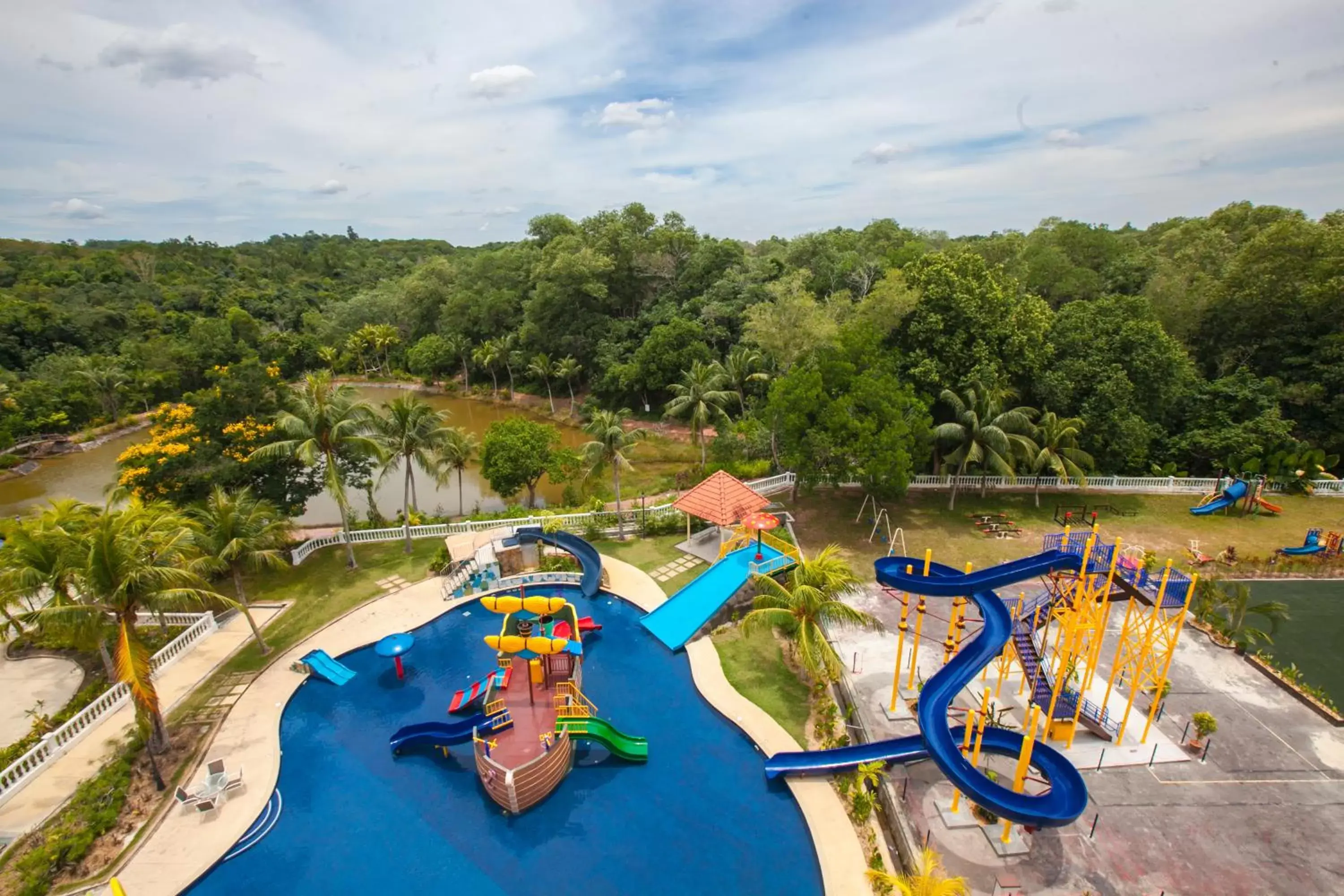 Area and facilities, Pool View in Amverton Heritage Resort