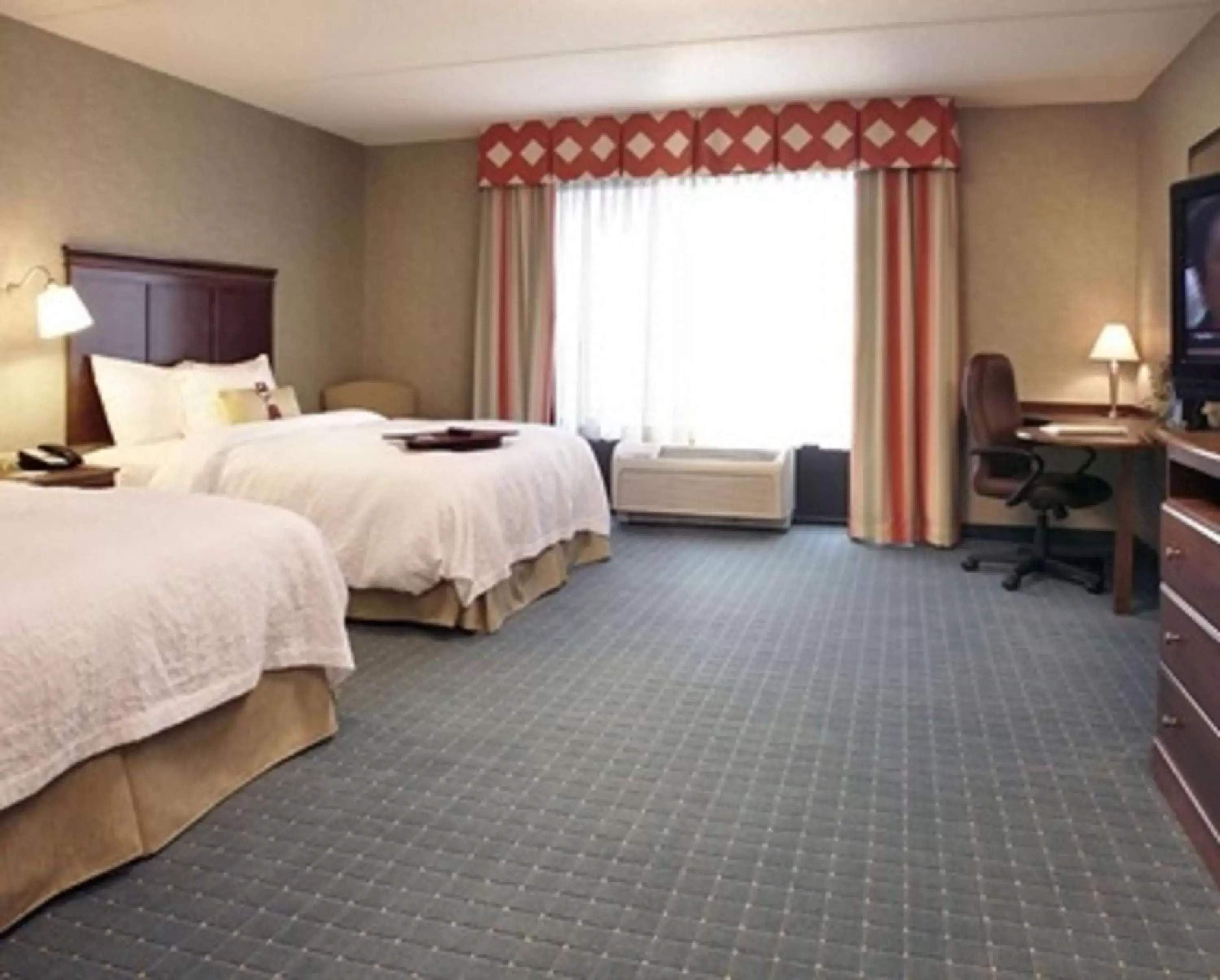 Bedroom, Bed in Hampton Inn & Suites Columbus Polaris