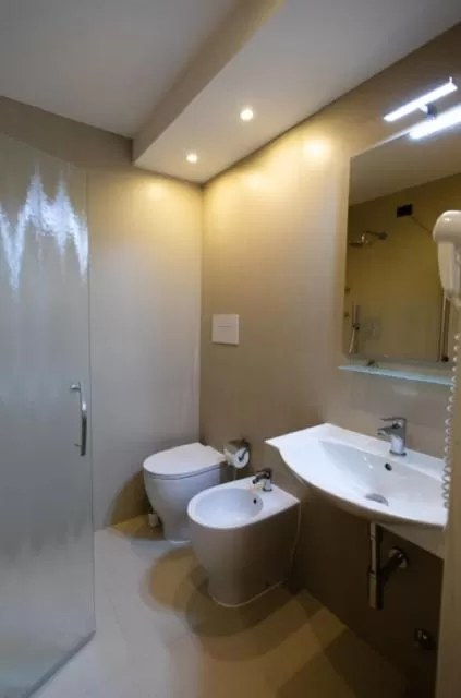 Shower in Hotel Enrichetta