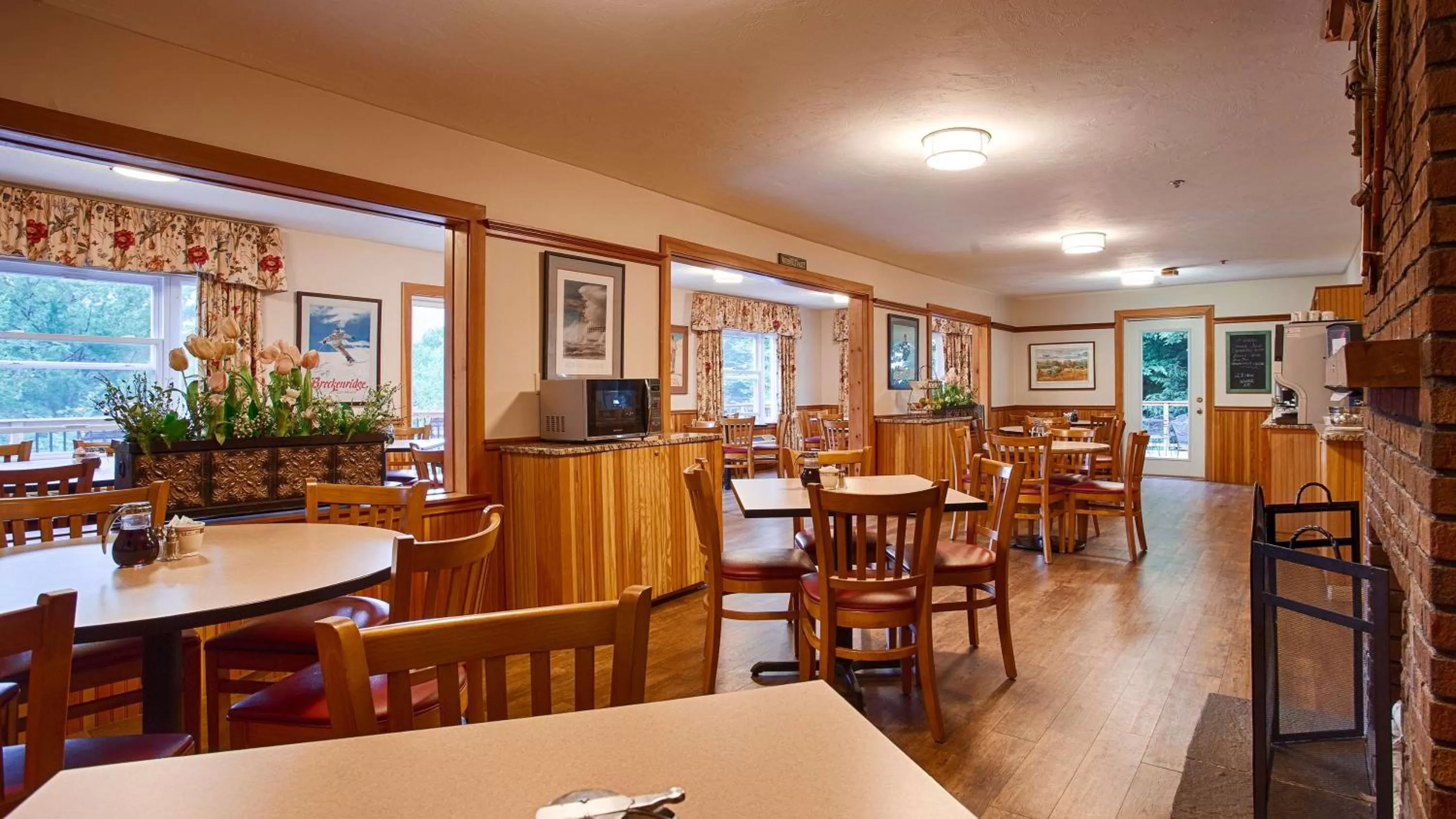 Restaurant/places to eat in Silver Fox Inn