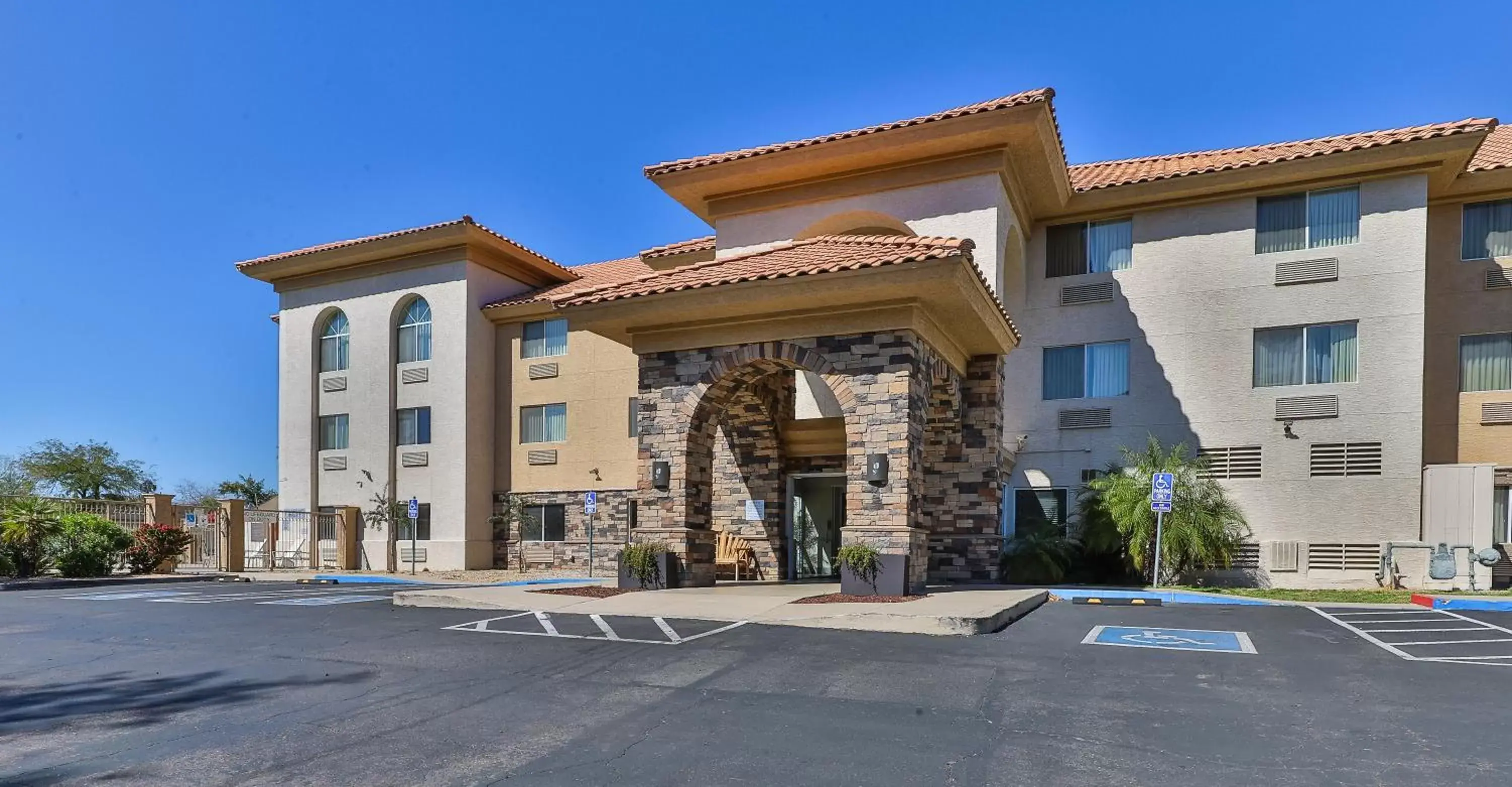 Property building in Wingate by Wyndham Chandler Phoenix Property building in Wingate by Wyndham Chandler Phoenix