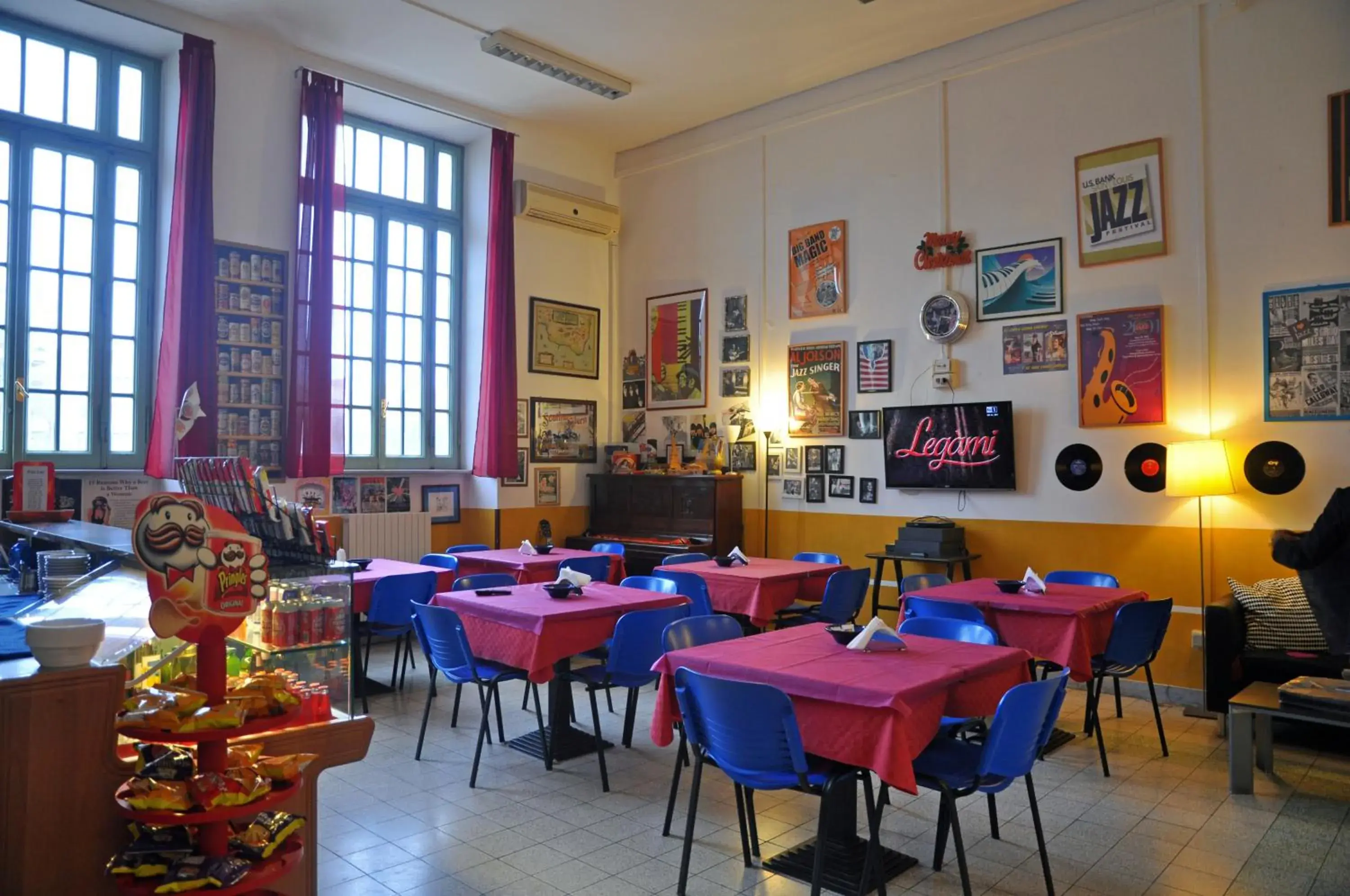 Restaurant/Places to Eat in Litus Roma Hostel