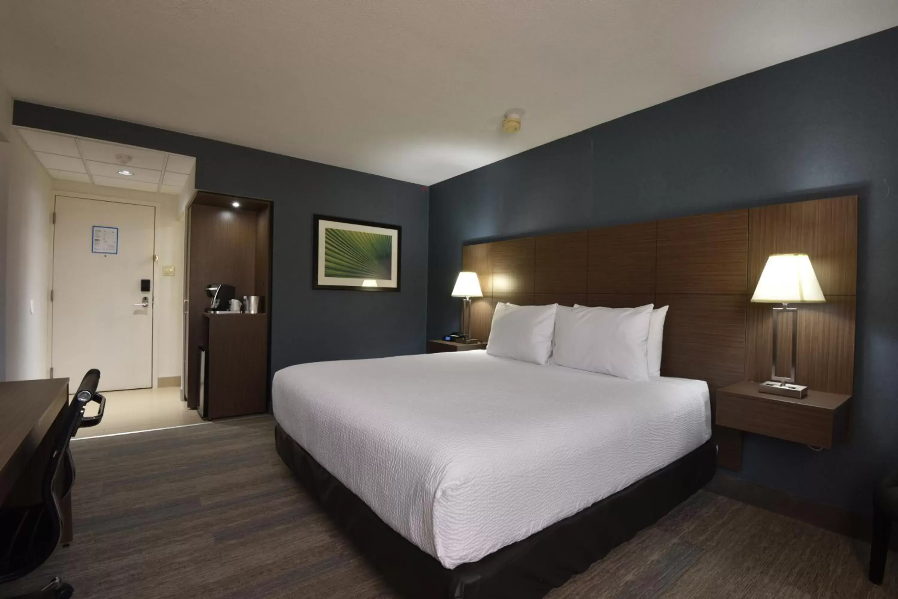 Bed in Victoria Inn Hotel and Convention Center Winnipeg